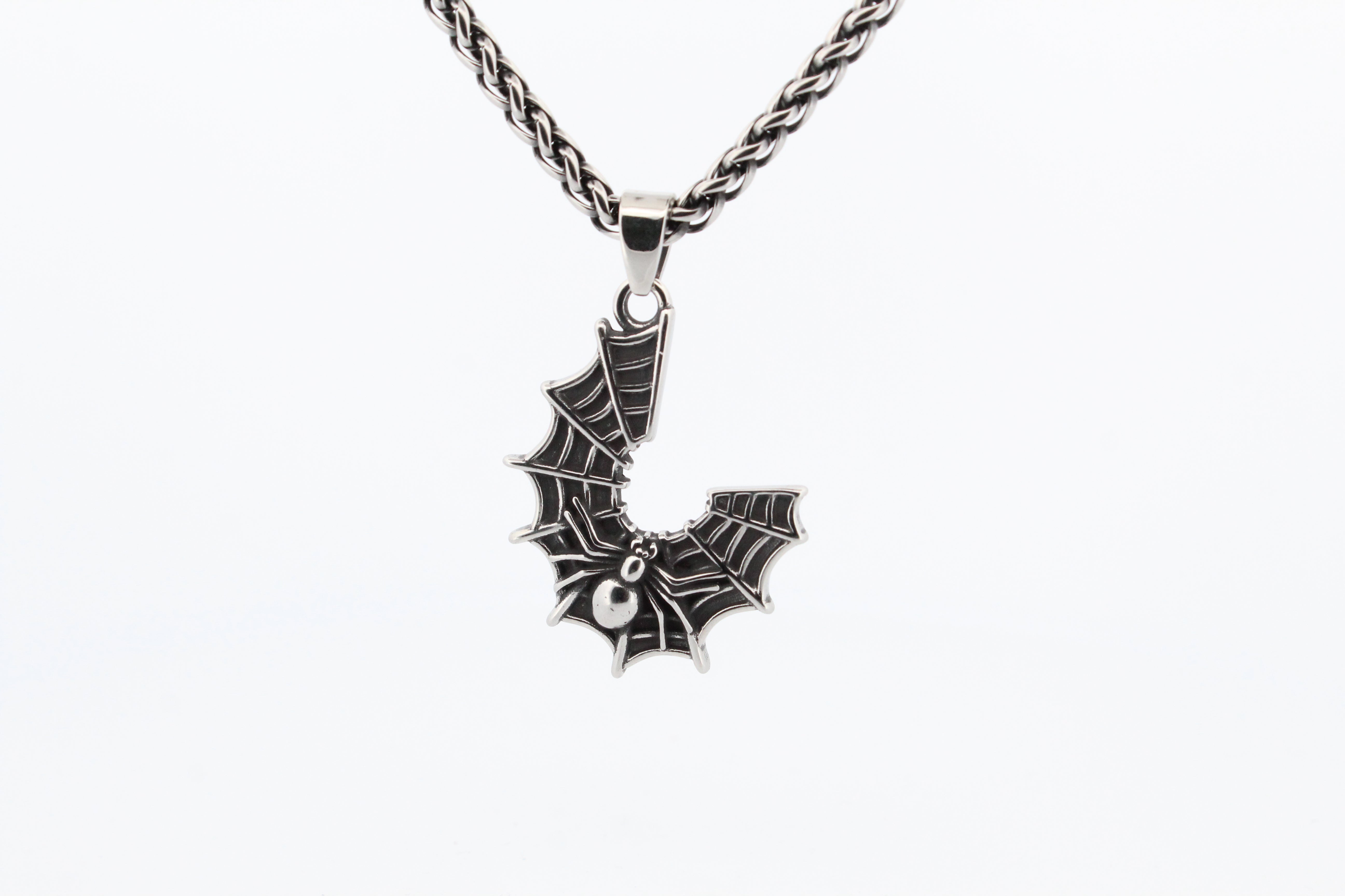 ANANSI WEB PENDANT & CHAIN