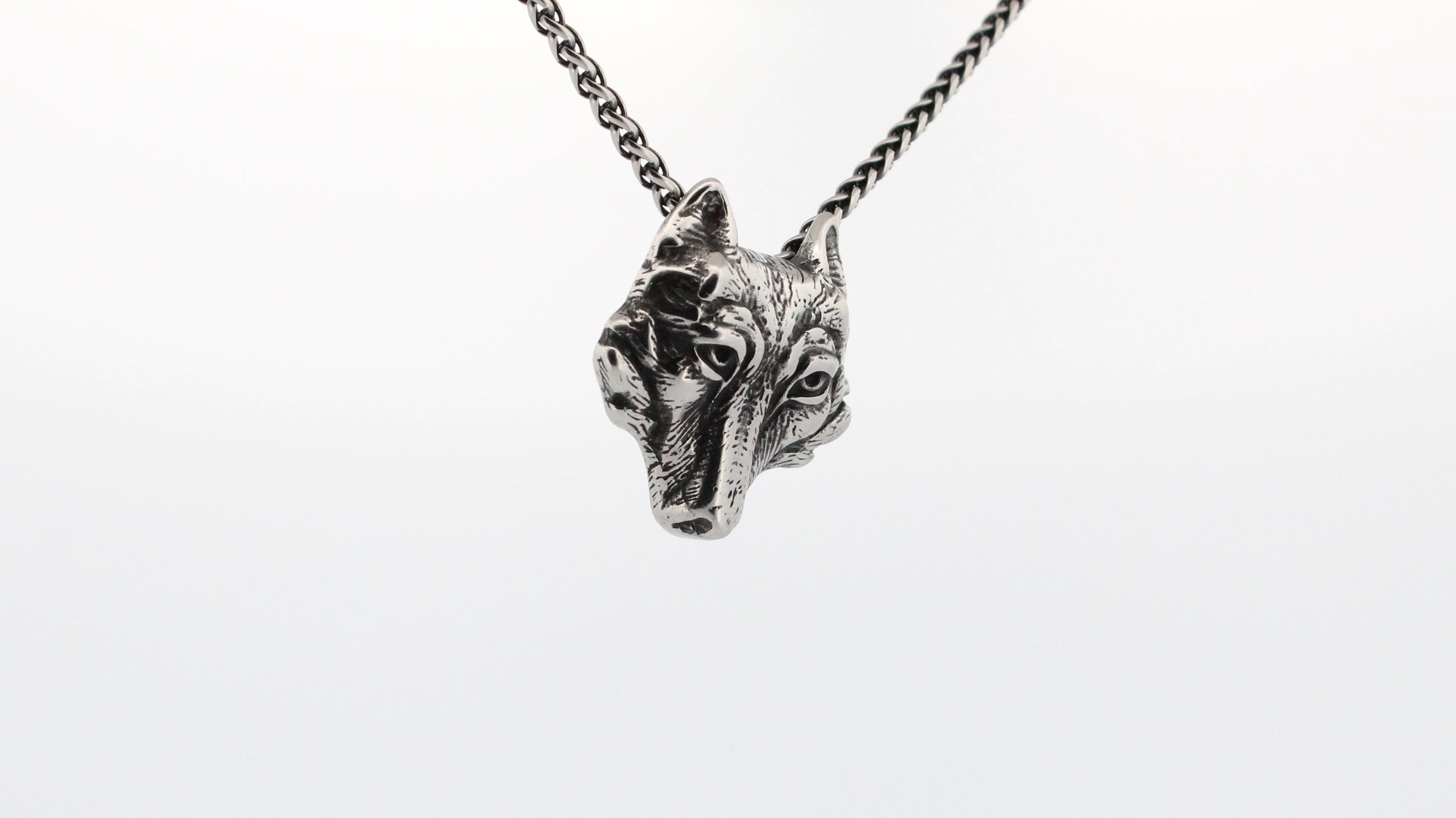 WOLF PENDANT & CHAIN