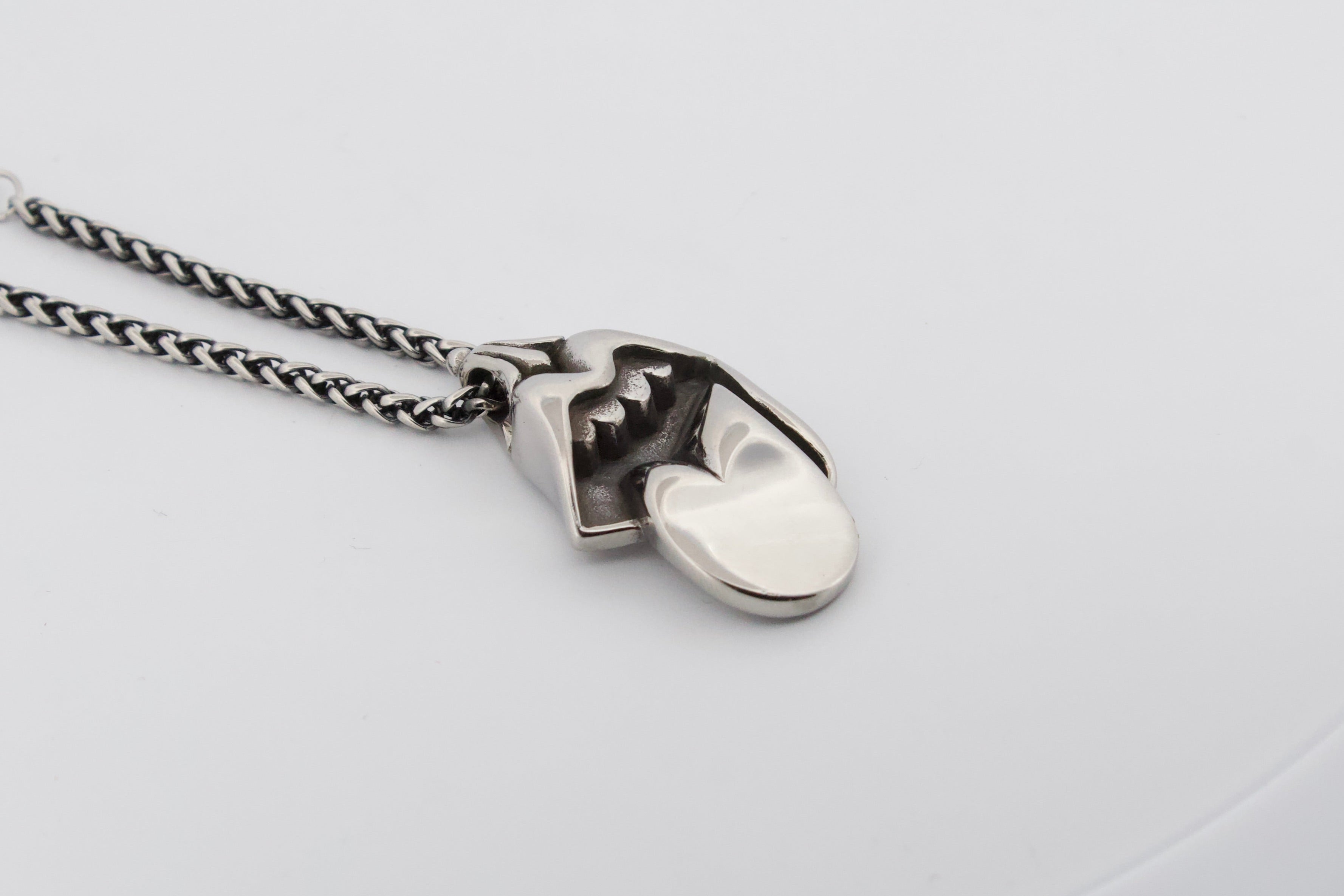 STONES PENDANT & CHAIN