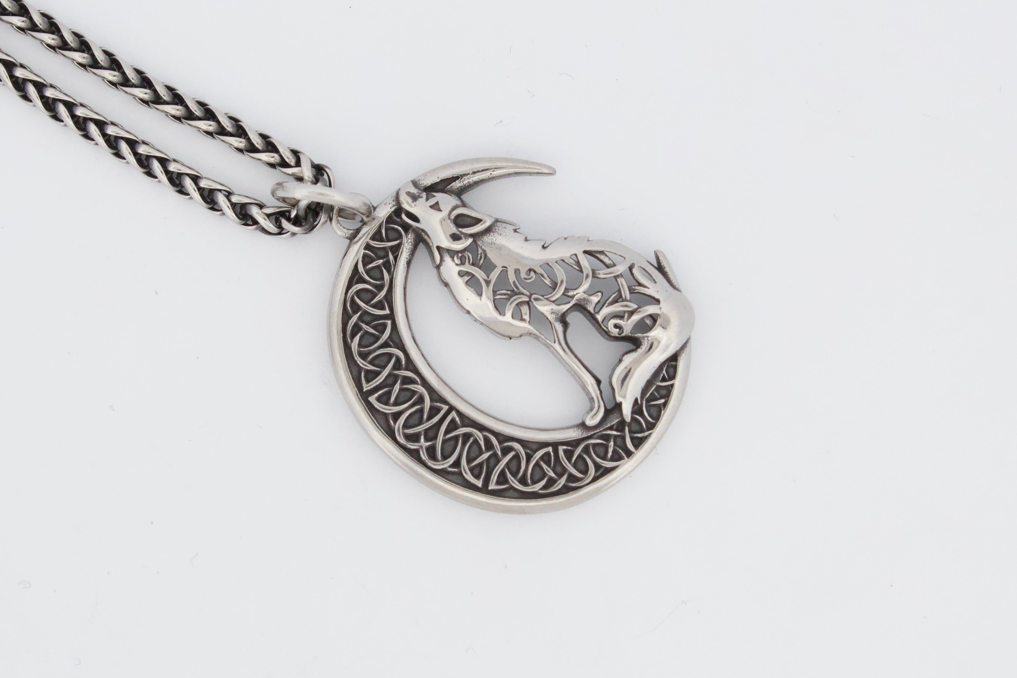 HOWLING WOLF PENDANT & CHAIN