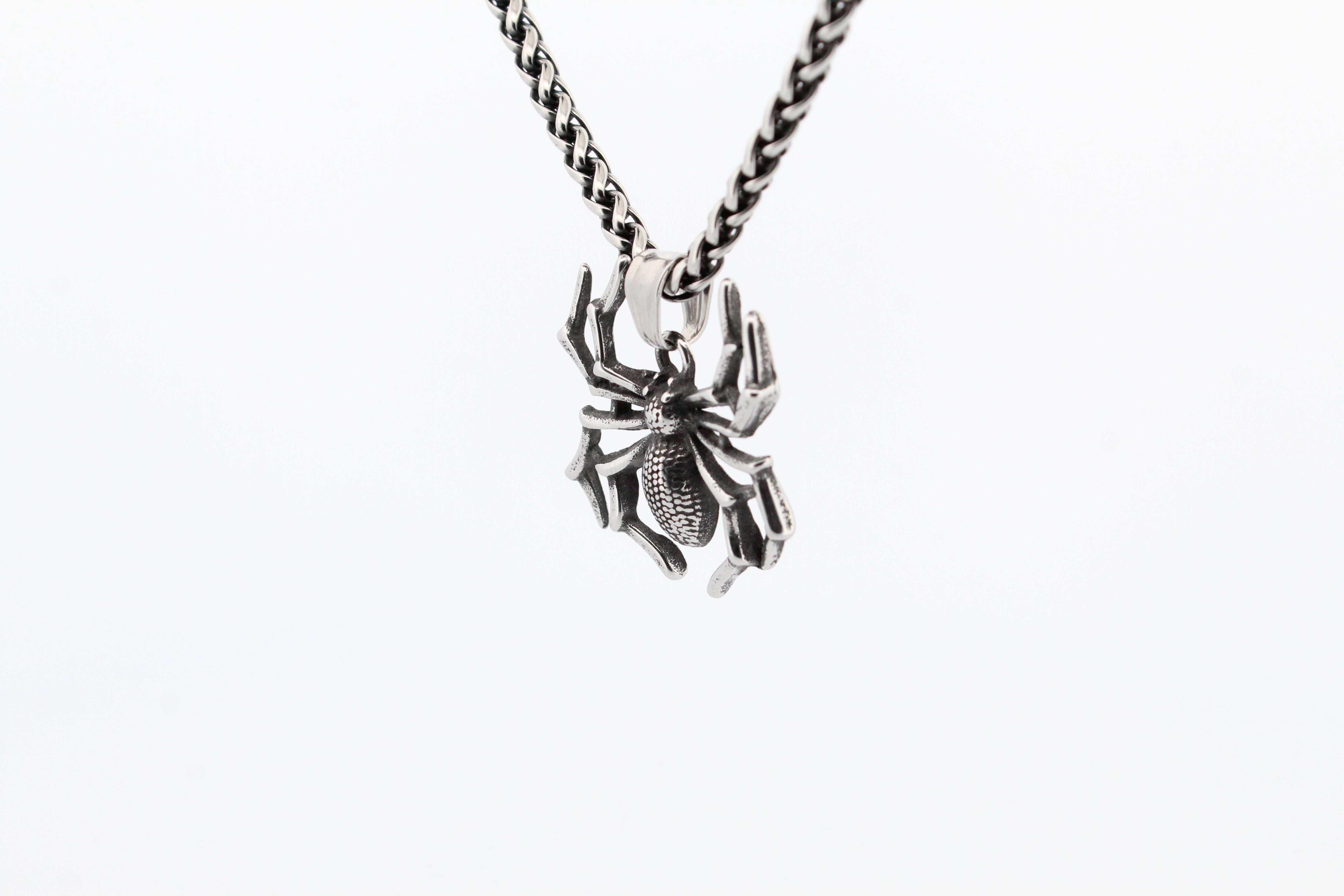 ARACHNE PENDANT & CHAIN