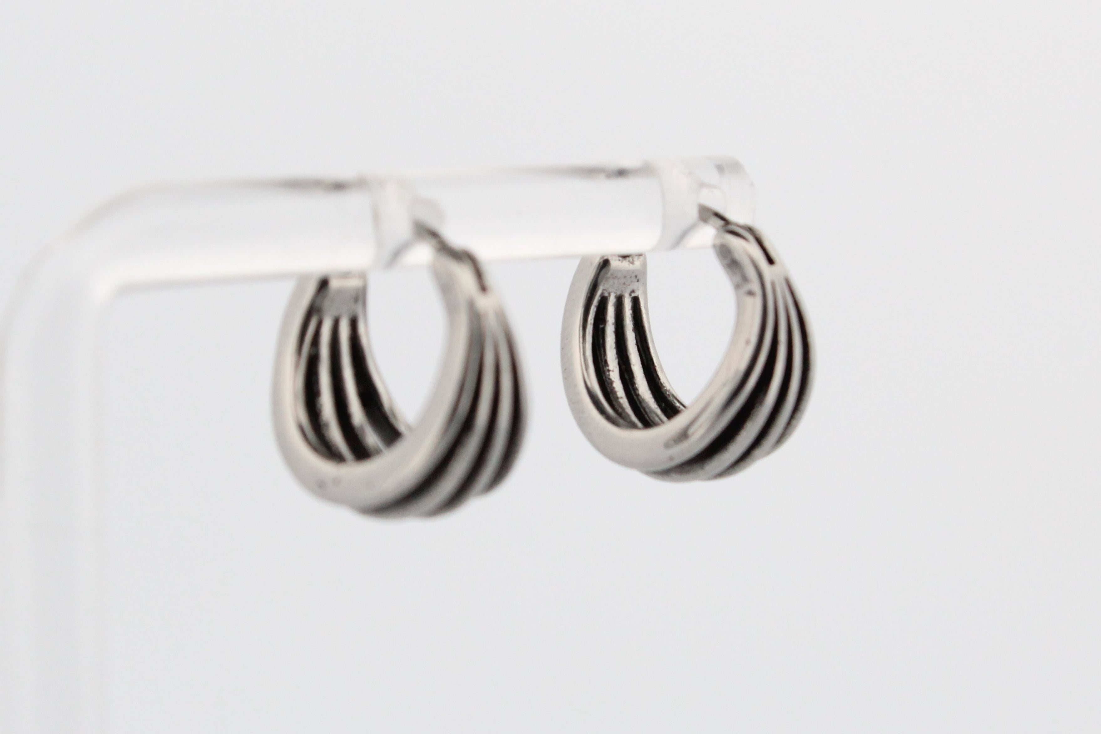 QUADRA BASKET HOOP EARRINGS