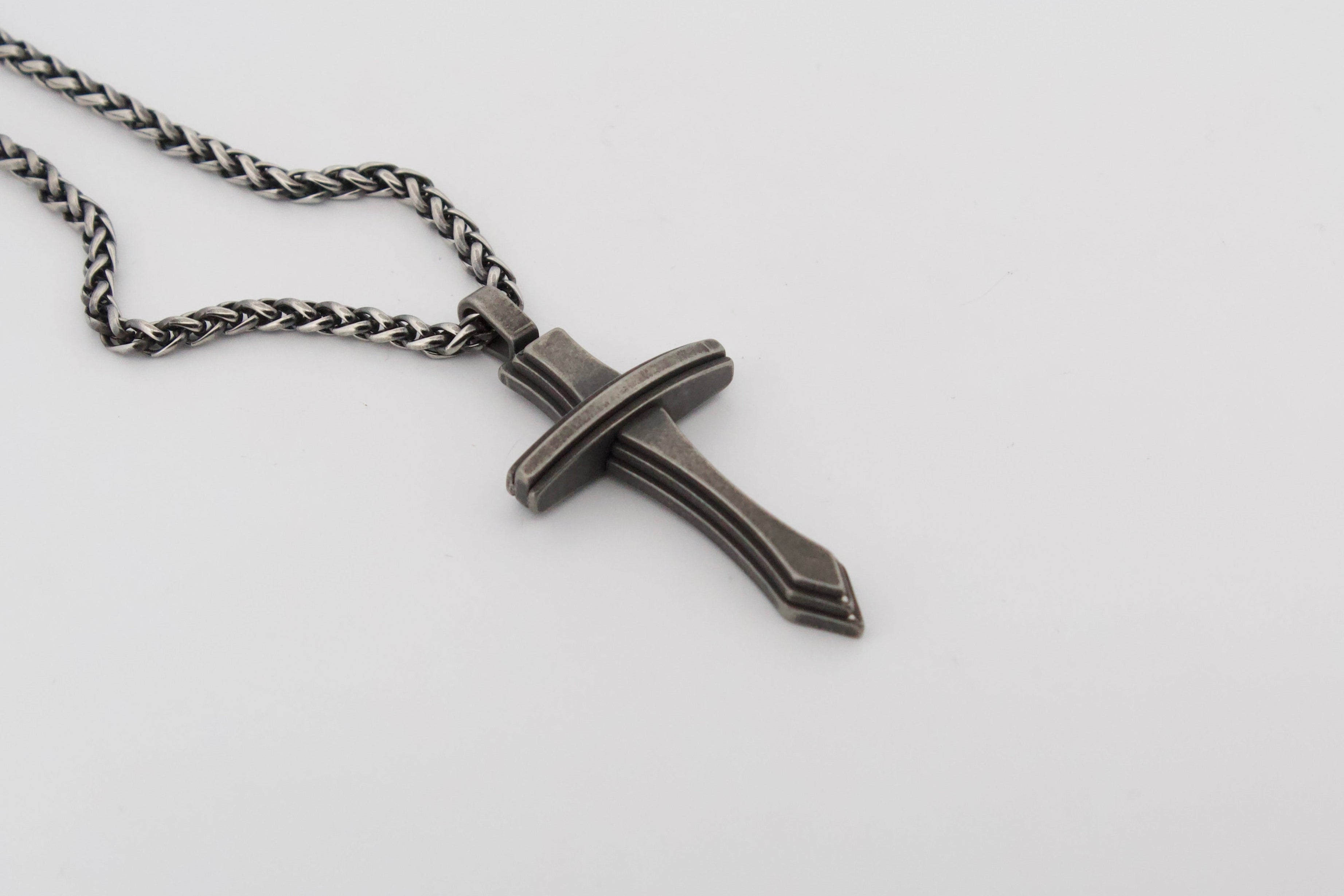 GOTHIC CROSS PENDANT & CHAIN