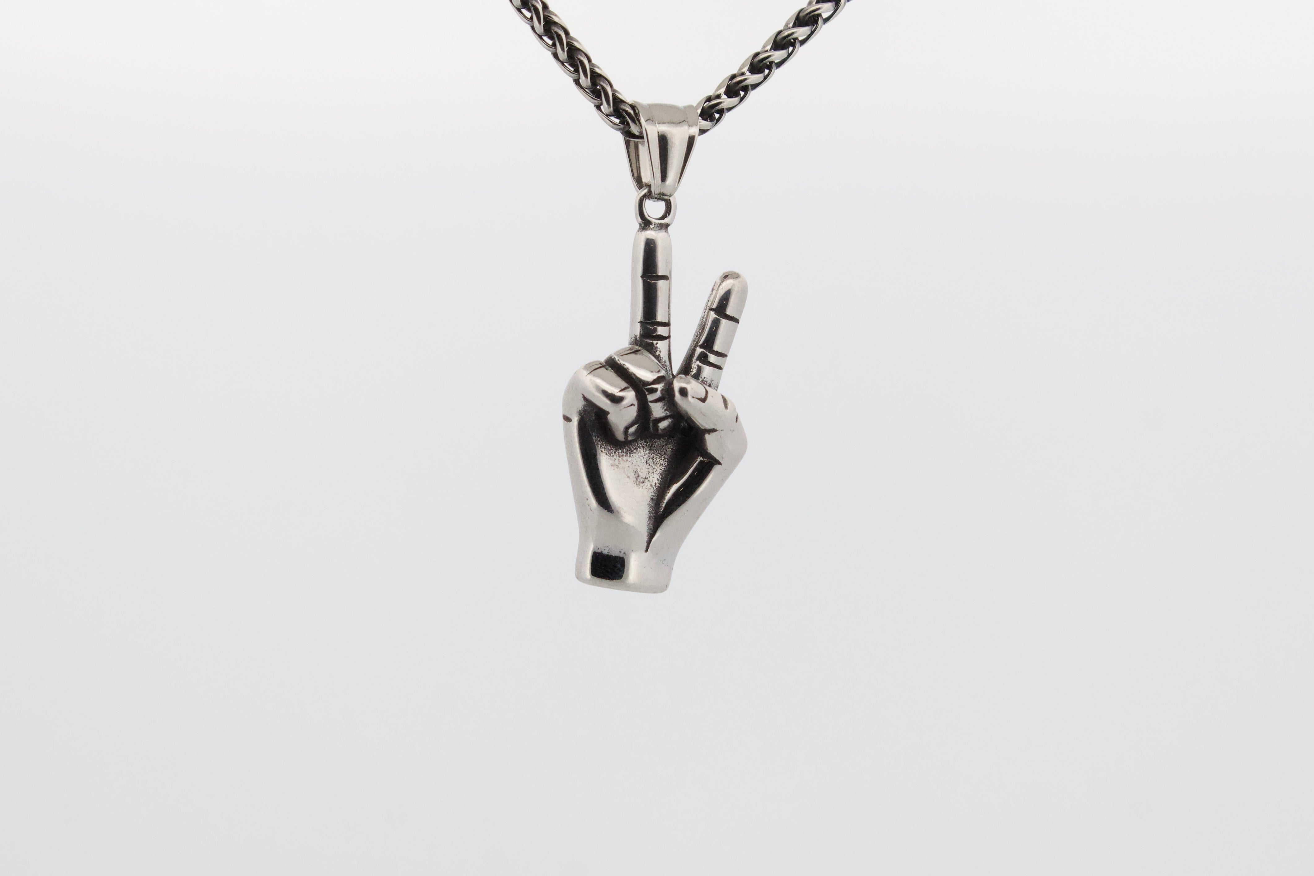 BOW FINGERS PENDANT & CHAIN
