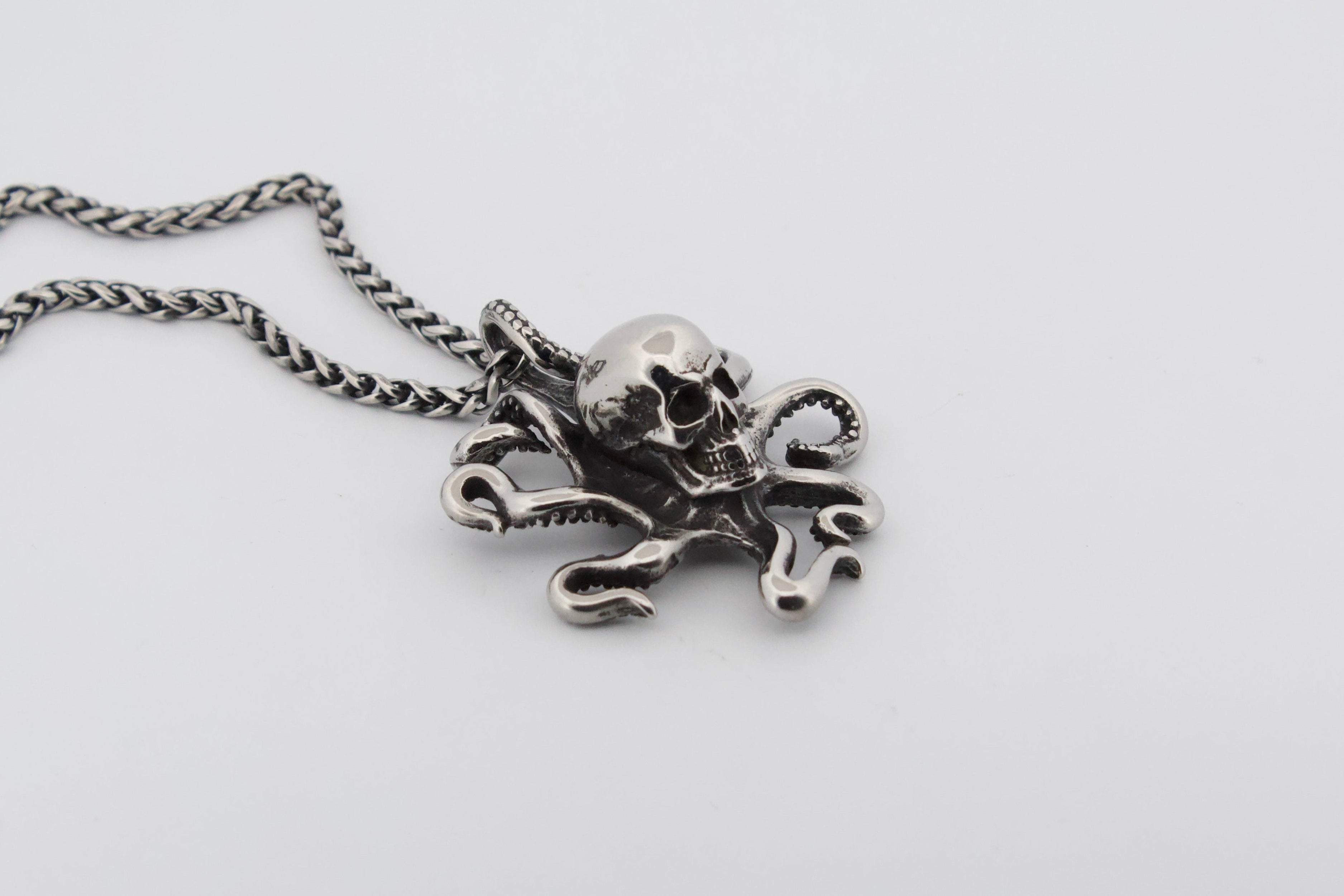 EVIL OCTOPUS PENDANT & CHAIN