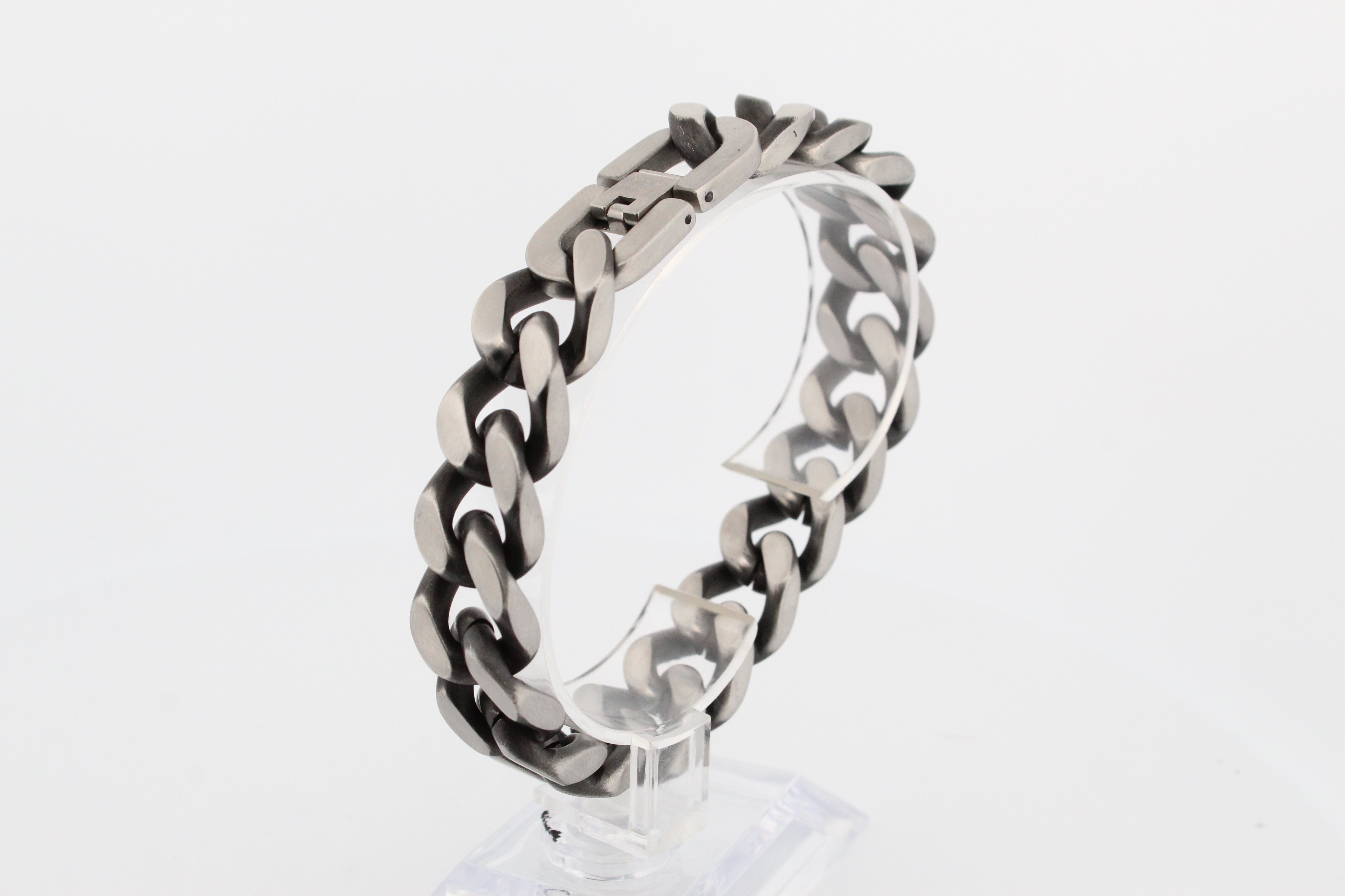 DARK THICK FLAT CURB