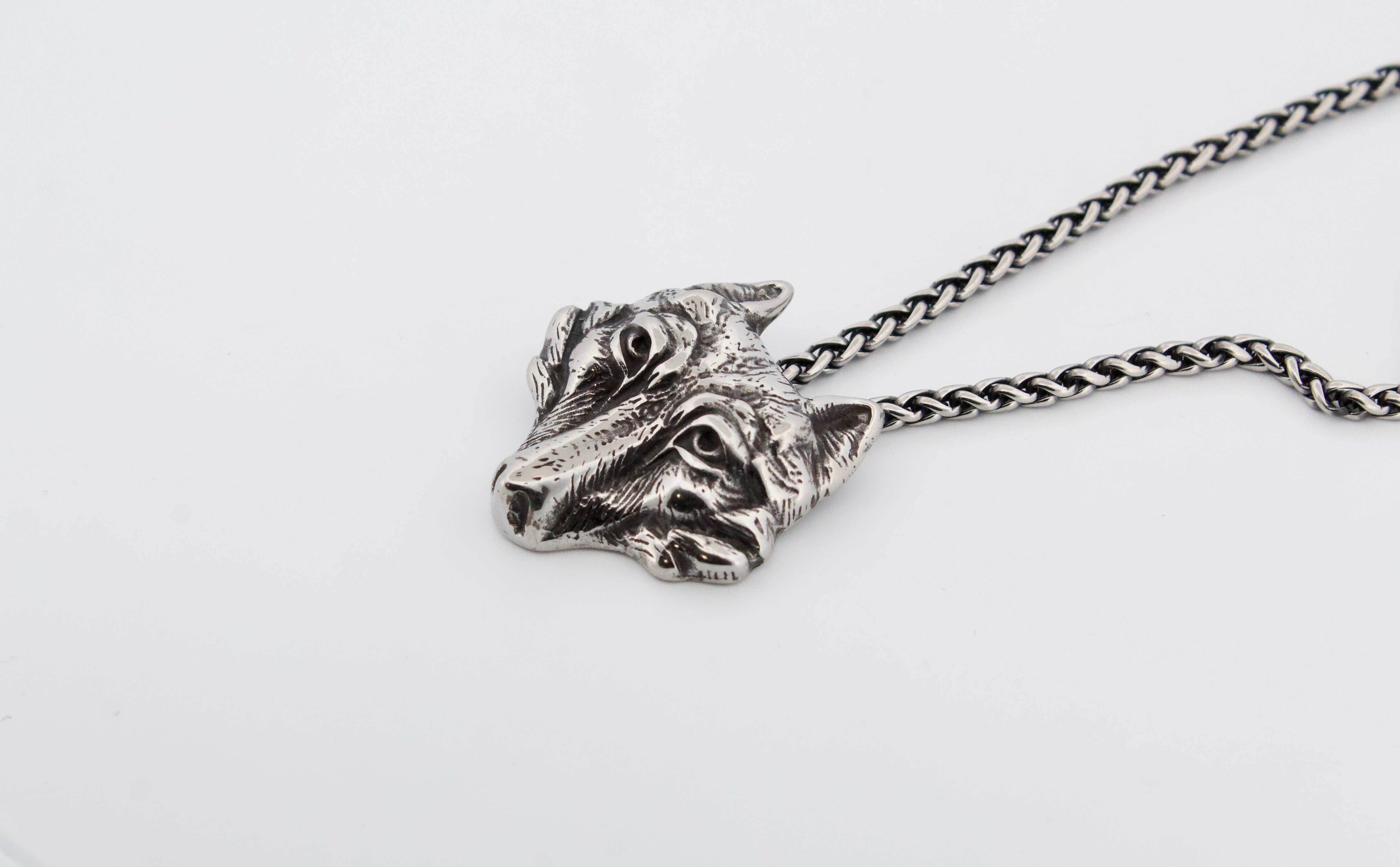 WOLF PENDANT & CHAIN