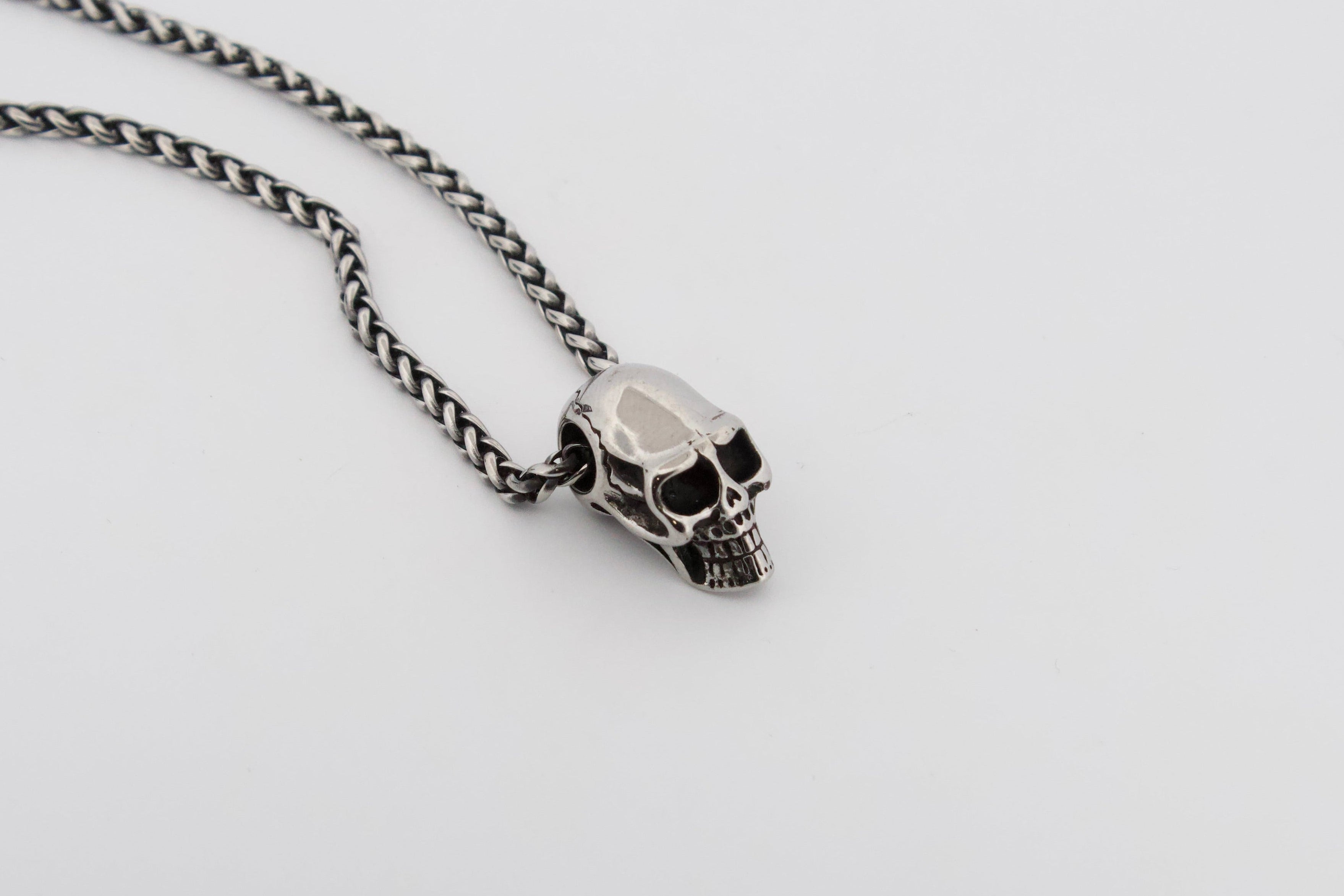 SMALL SKULL PENDANT & CHAIN
