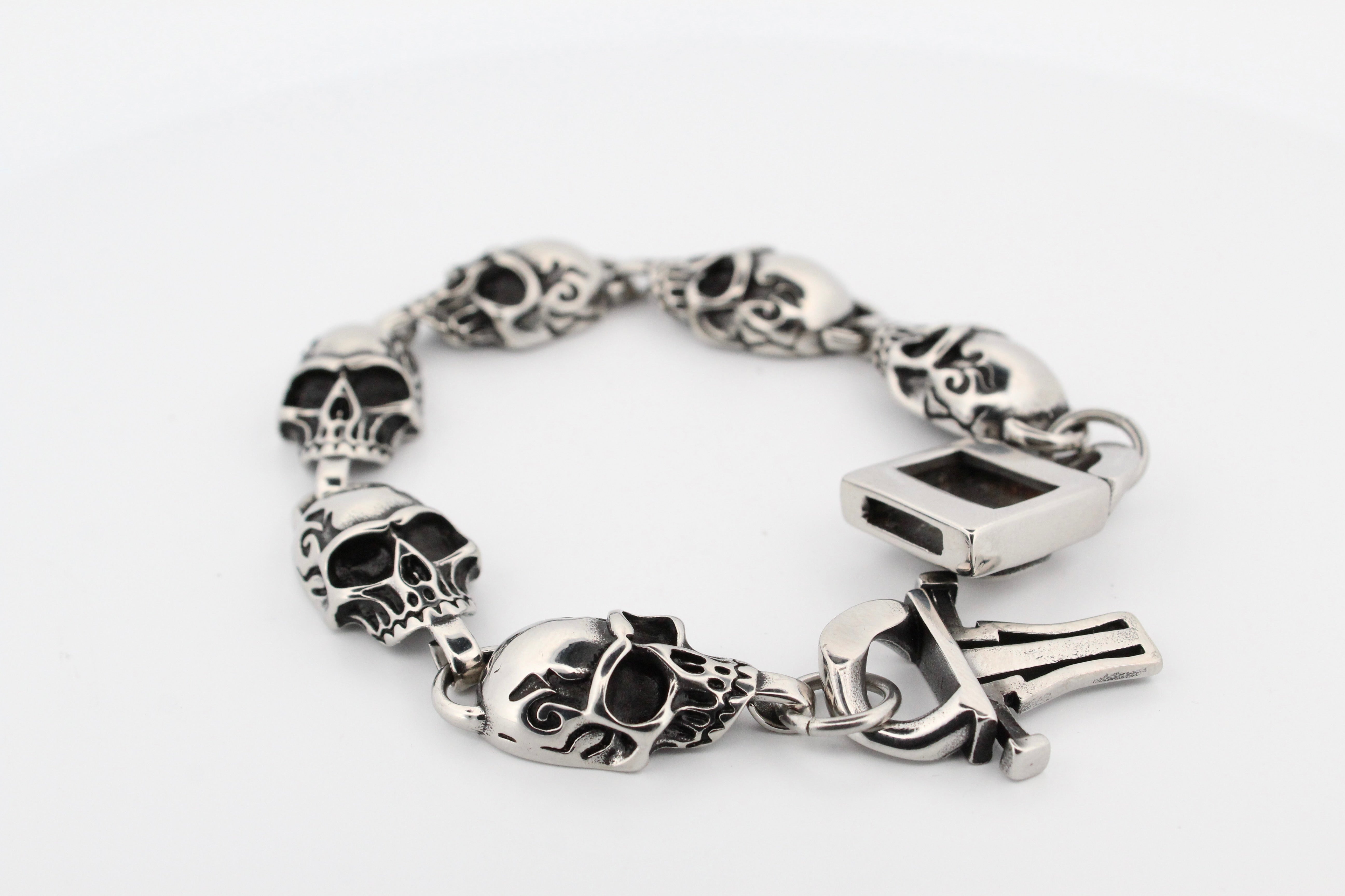 SKULL CHAIN BRACELET