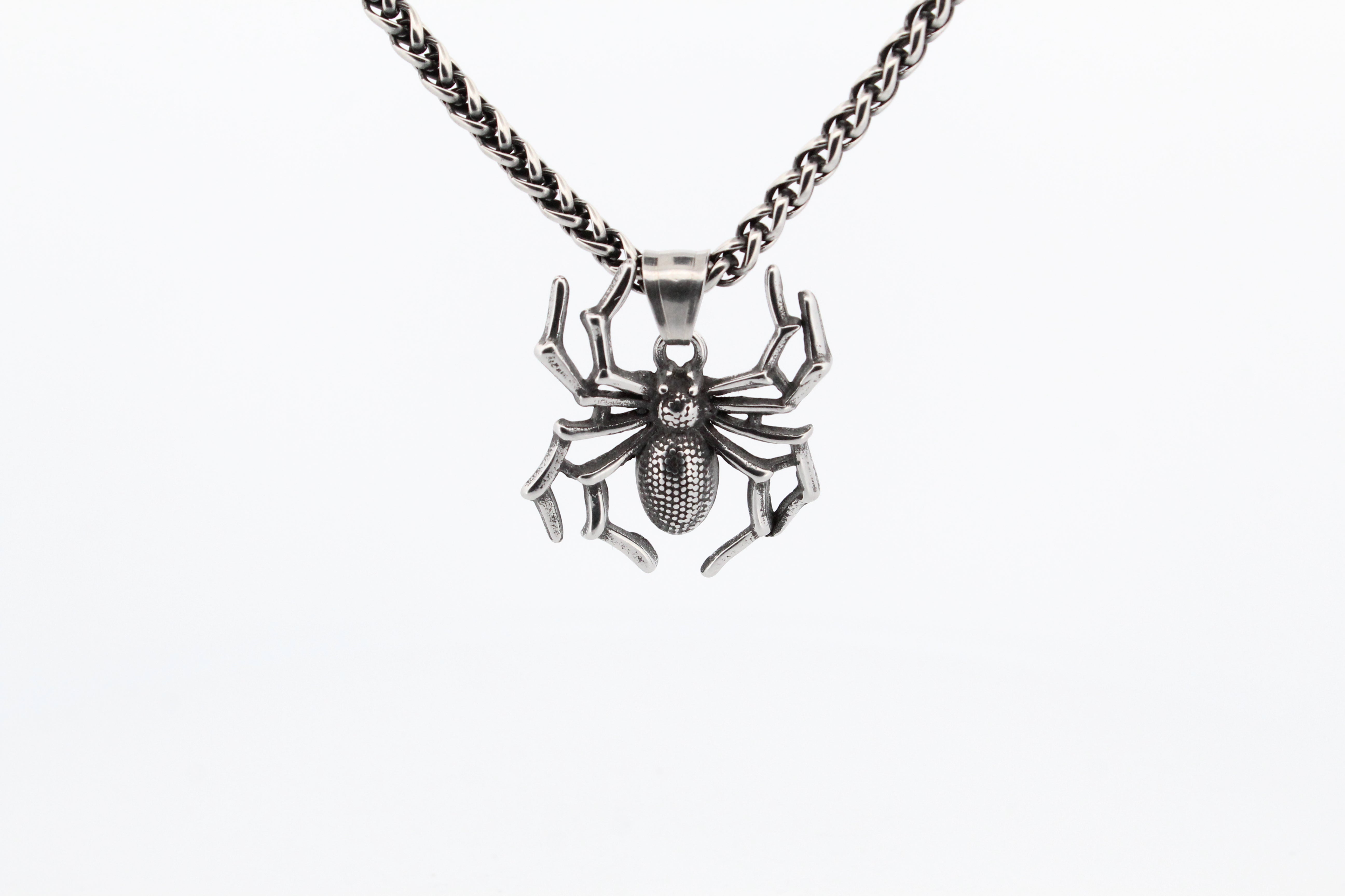 ARACHNE PENDANT & CHAIN