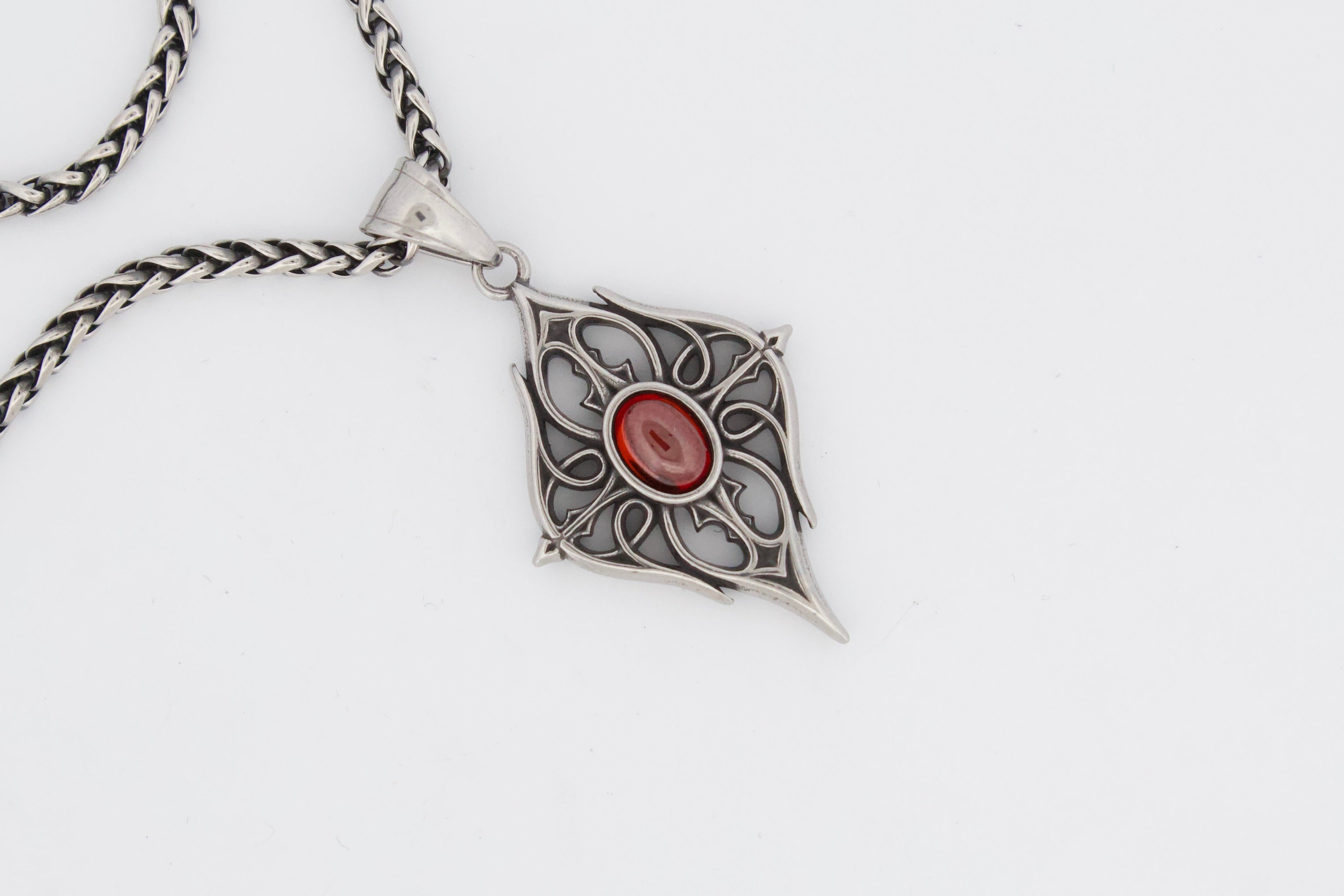 GOTHIC RED STONE PENDANT & CHAIN
