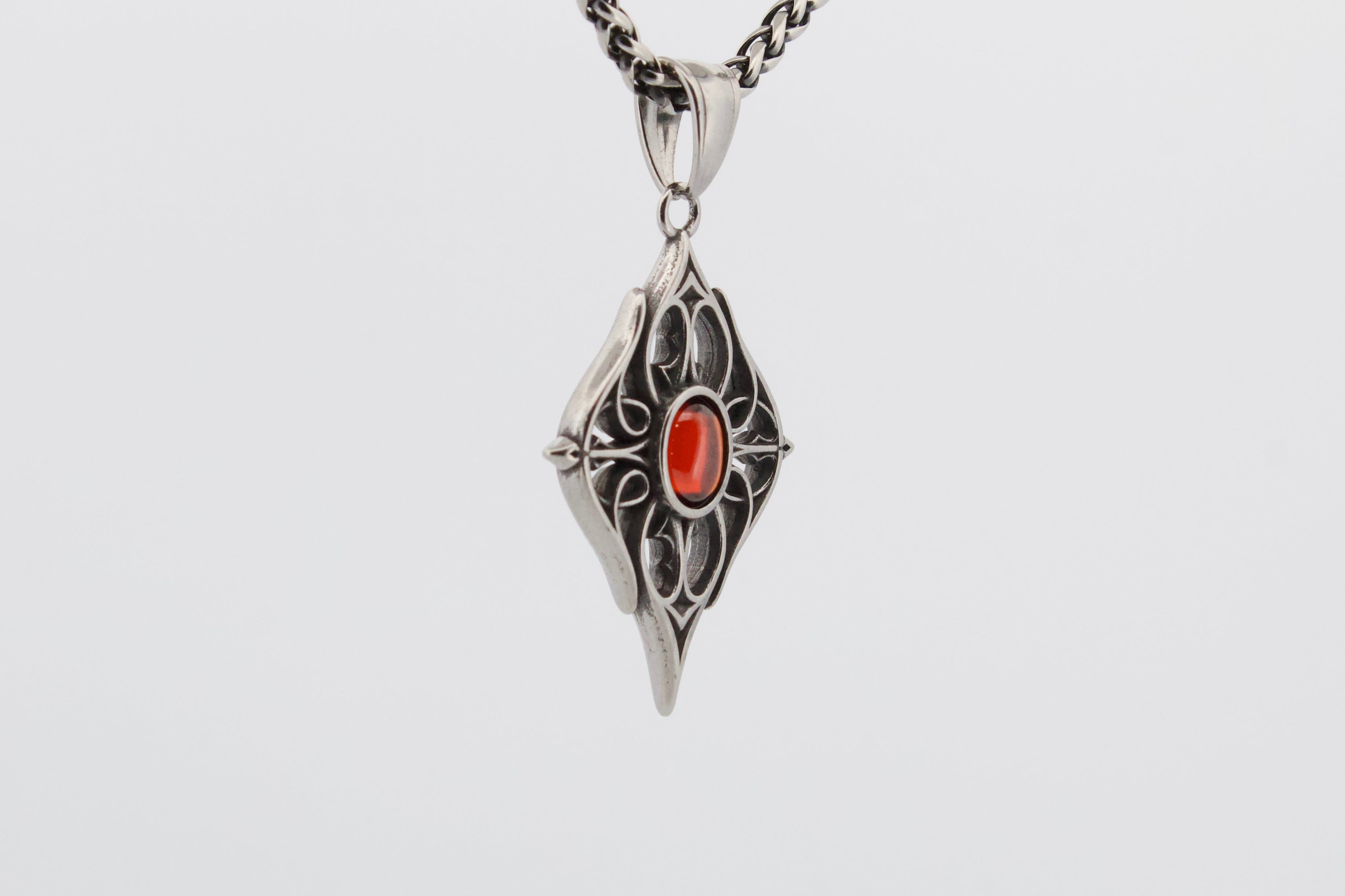 GOTHIC RED STONE PENDANT & CHAIN