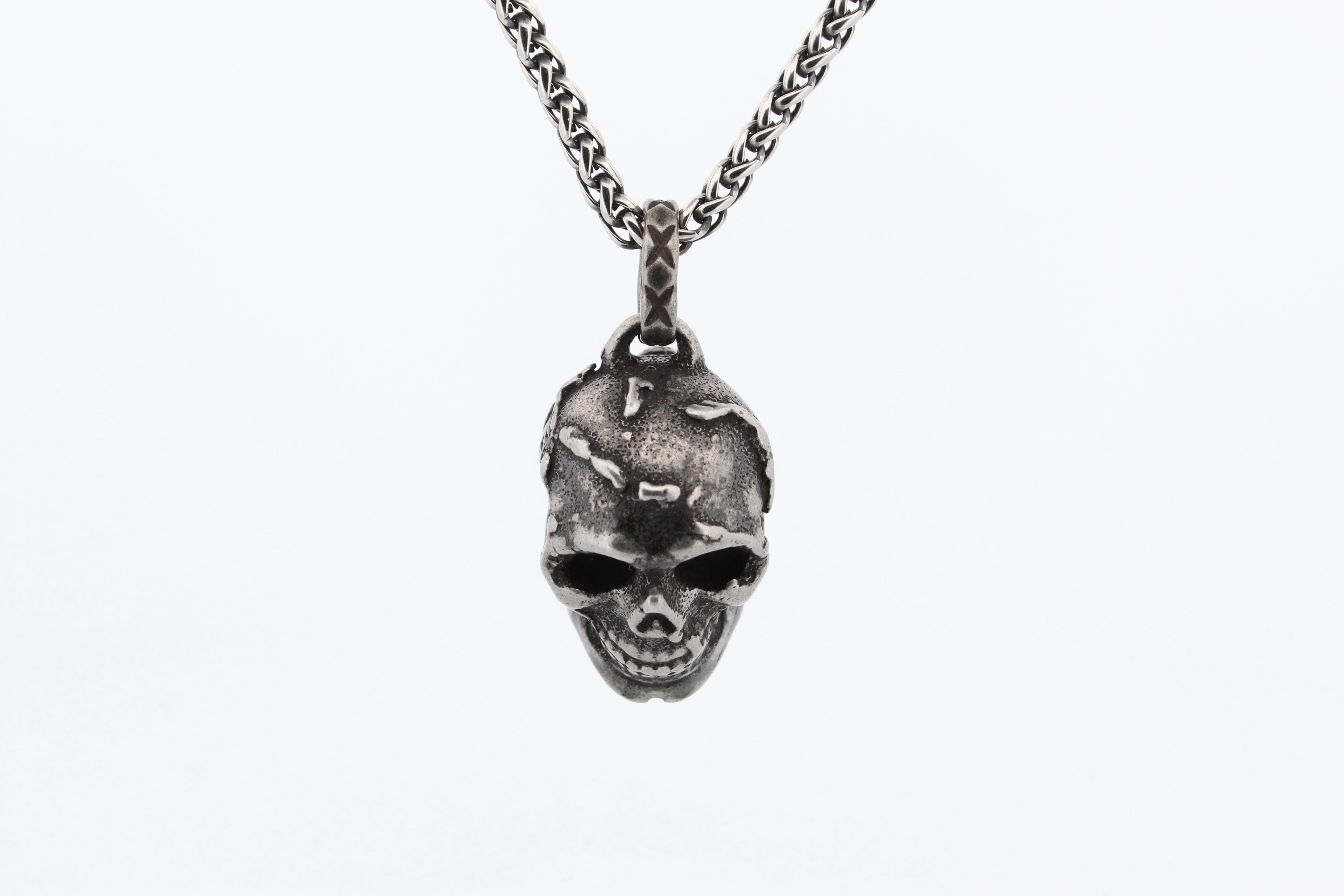 SKOLT PENDANT & CHAIN