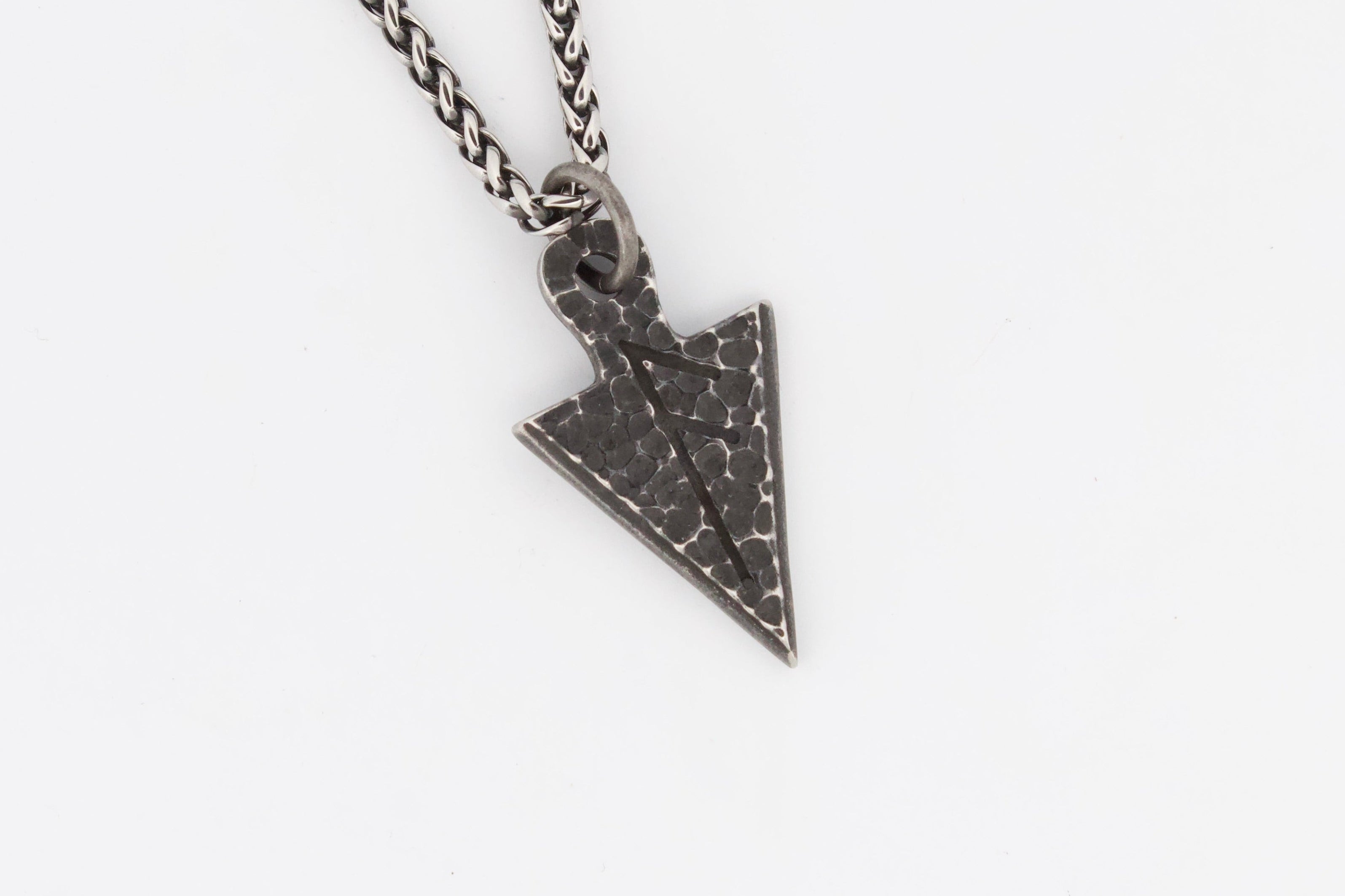 FEHU PENDANT & CHAIN