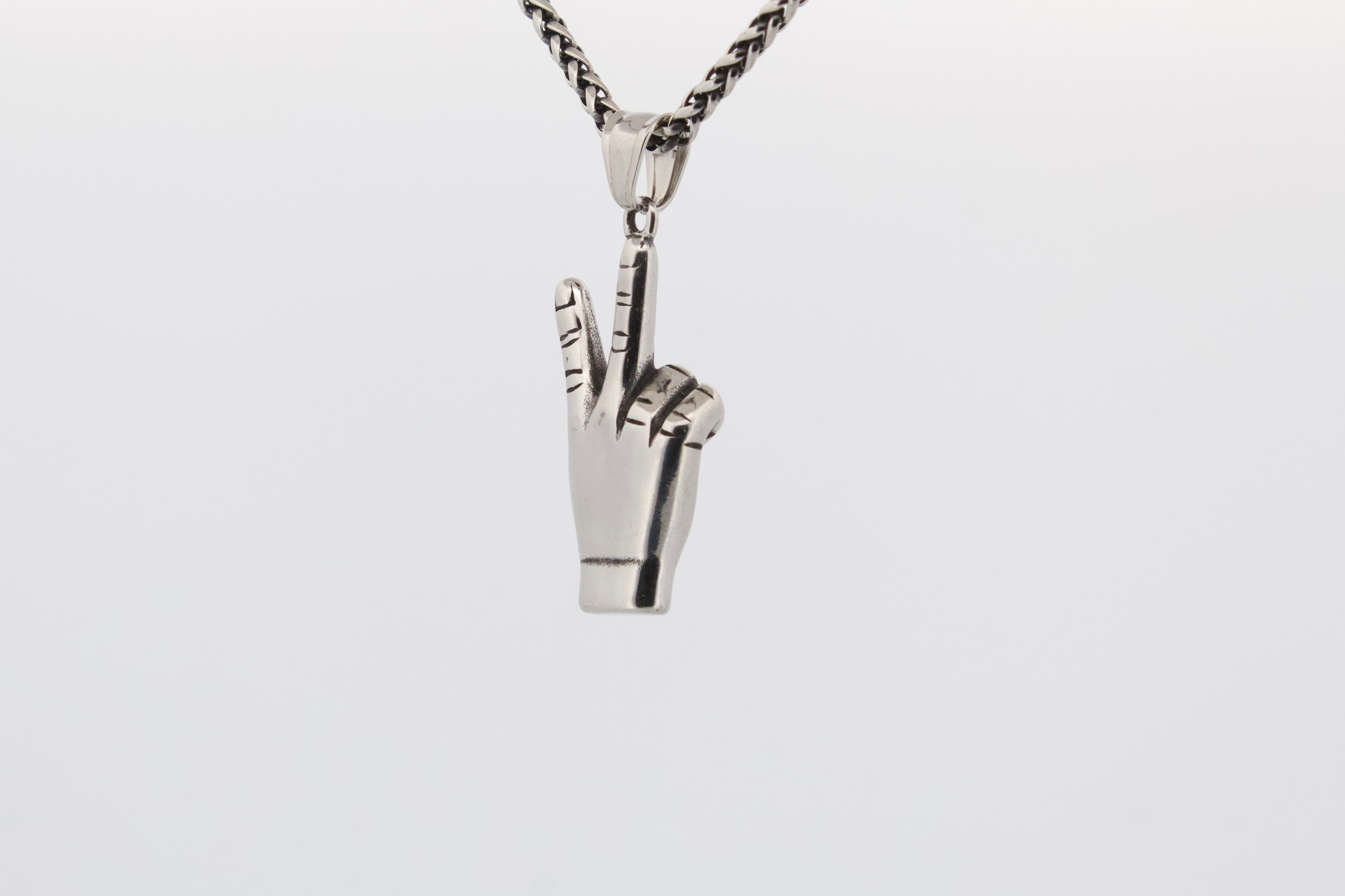BOW FINGERS PENDANT & CHAIN