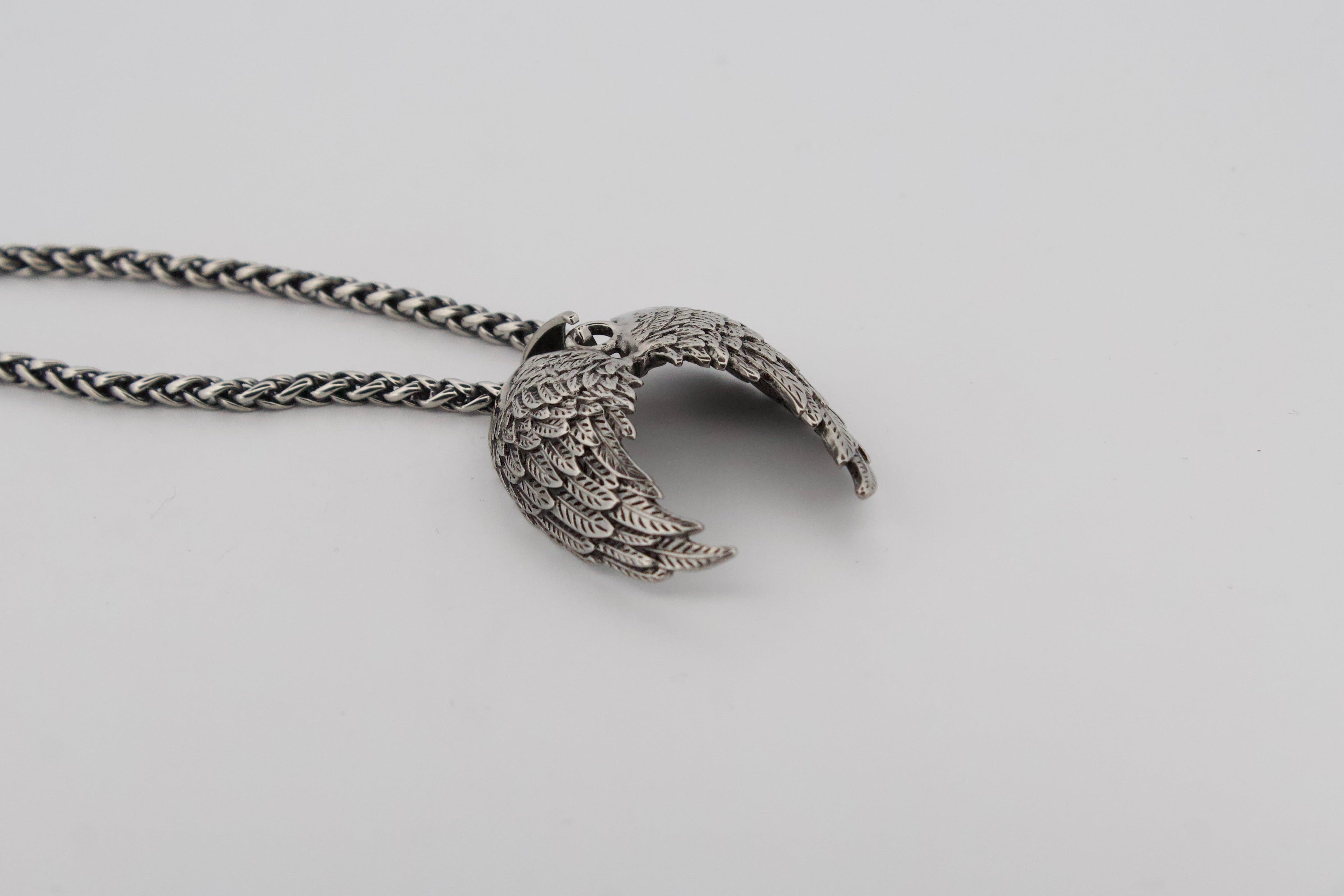 ANGEL WINGS PENDANT & CHAIN