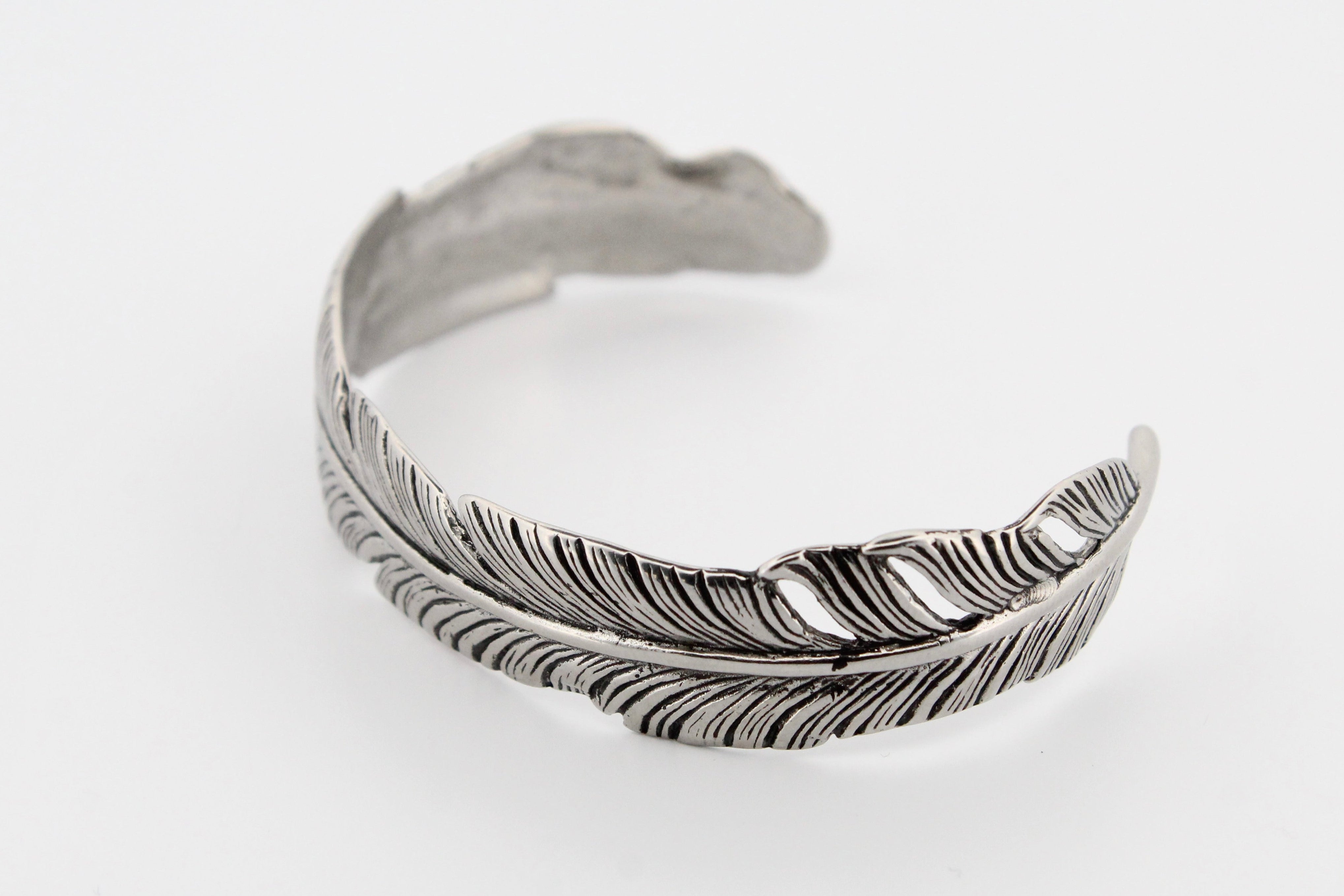 ADJUSTABLE FEATHER BANGLE