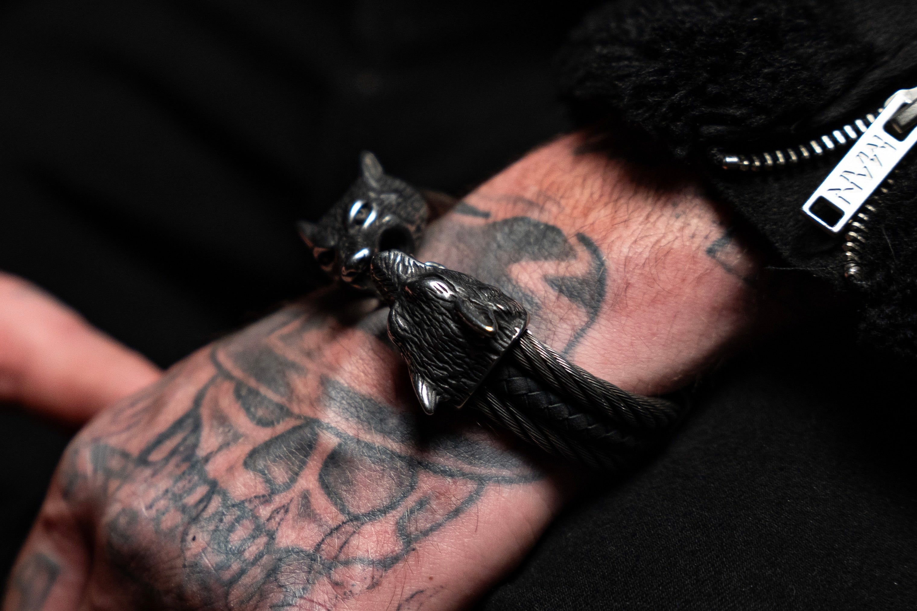 WOLF HEADS LEATHER & STEEL - ONE SIZE FITS ALL