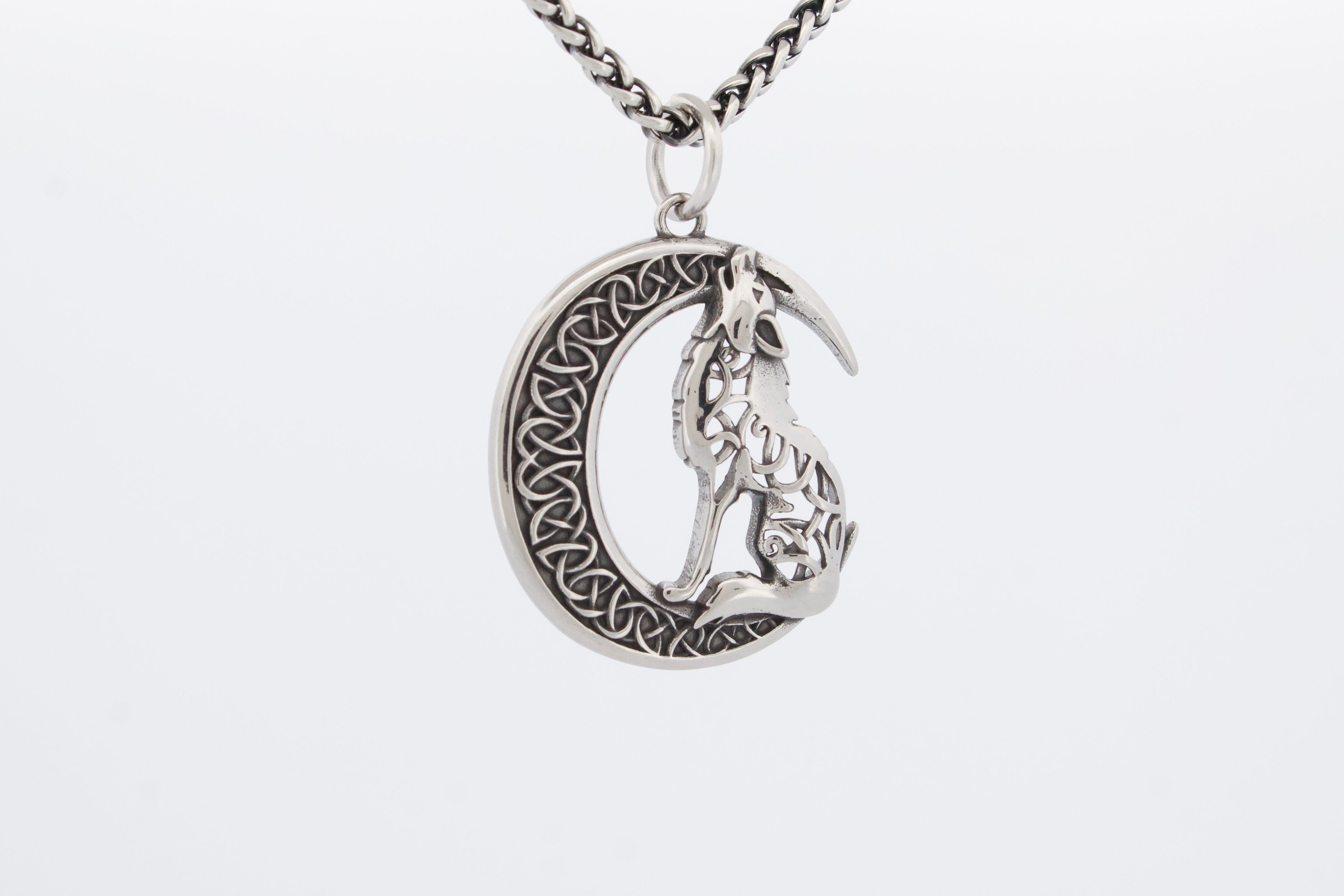 HOWLING WOLF PENDANT & CHAIN