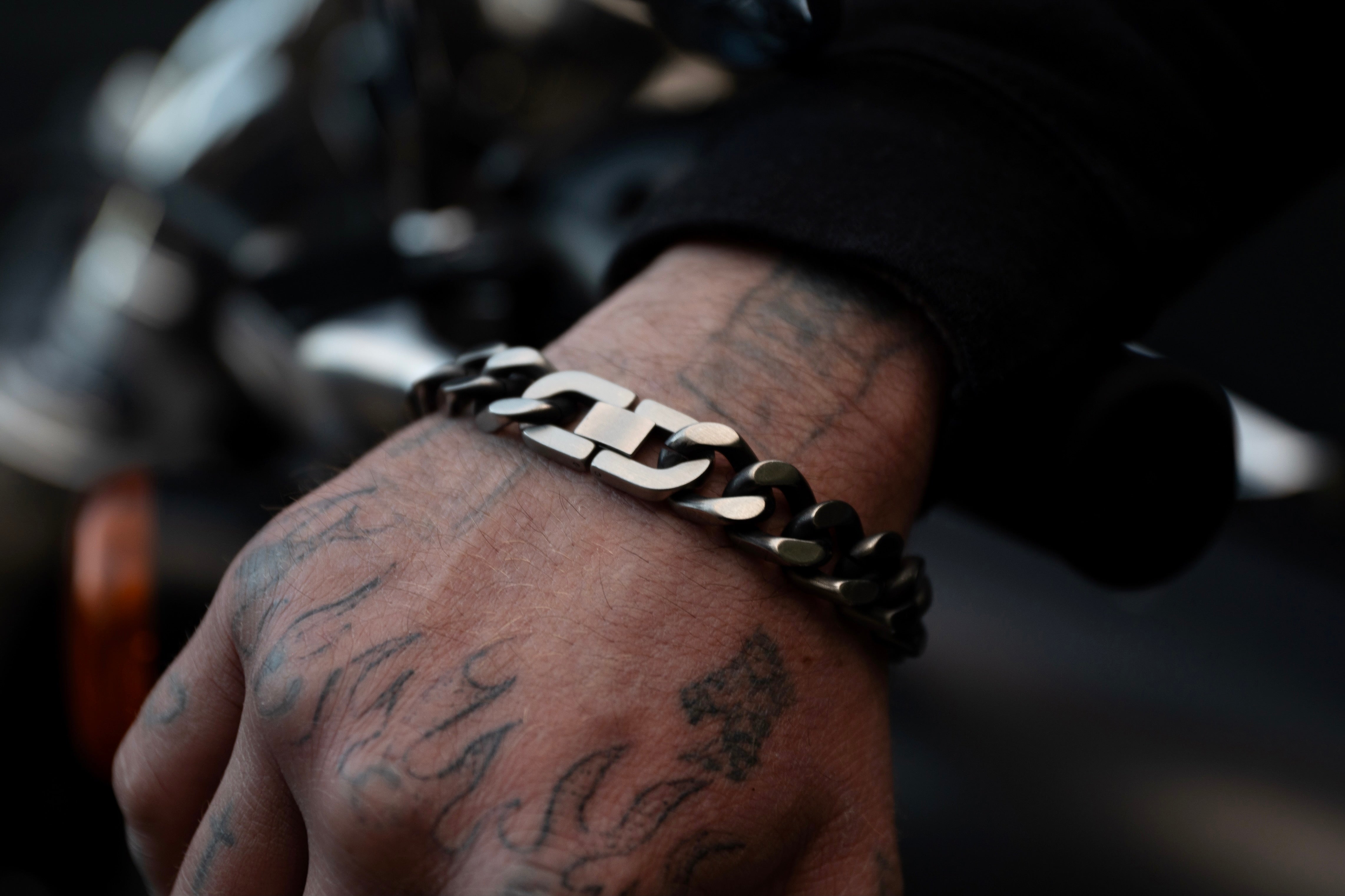 DARK THICK FLAT CURB