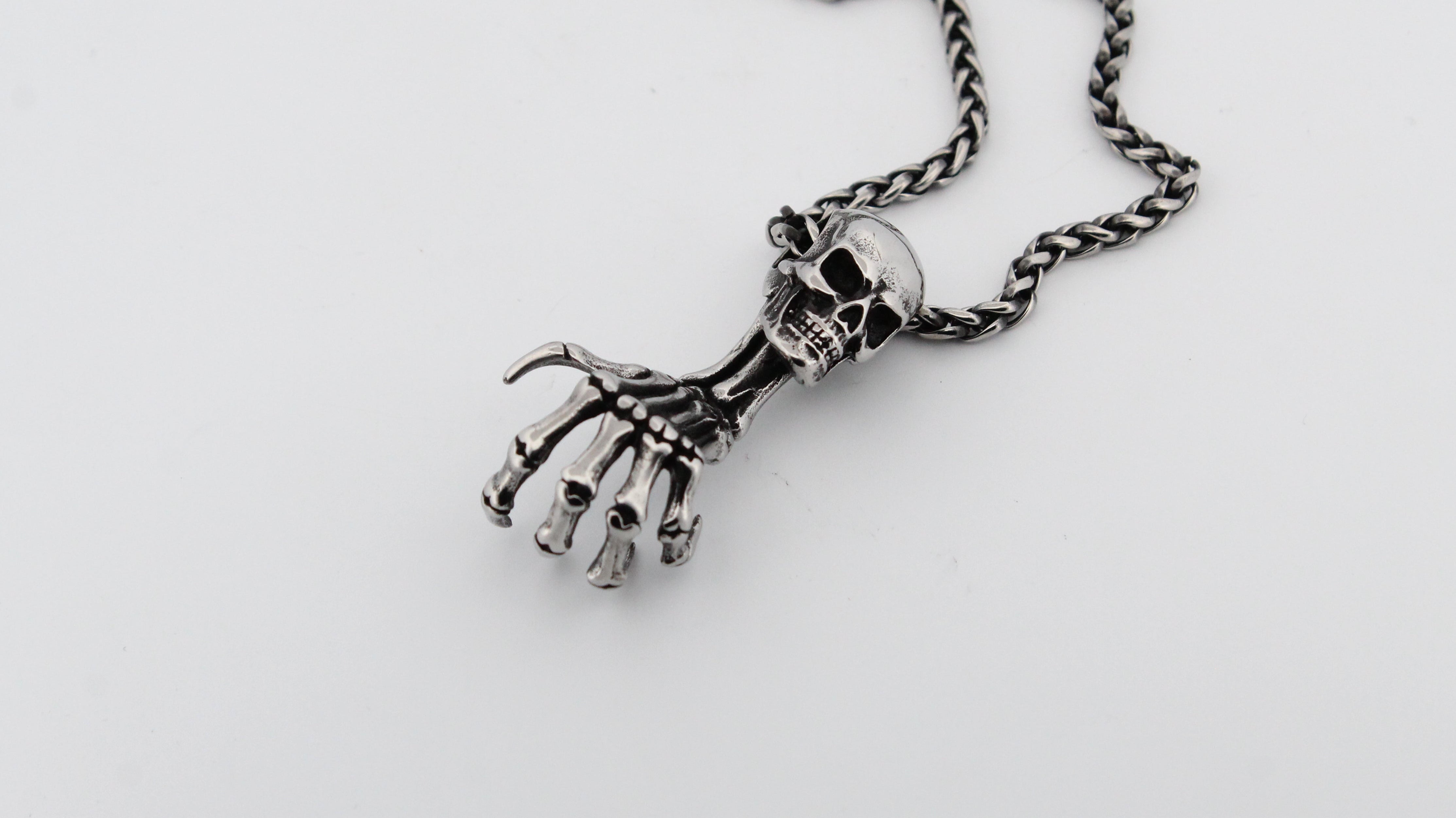 CRAWLING SKULL PENDANT & CHAIN