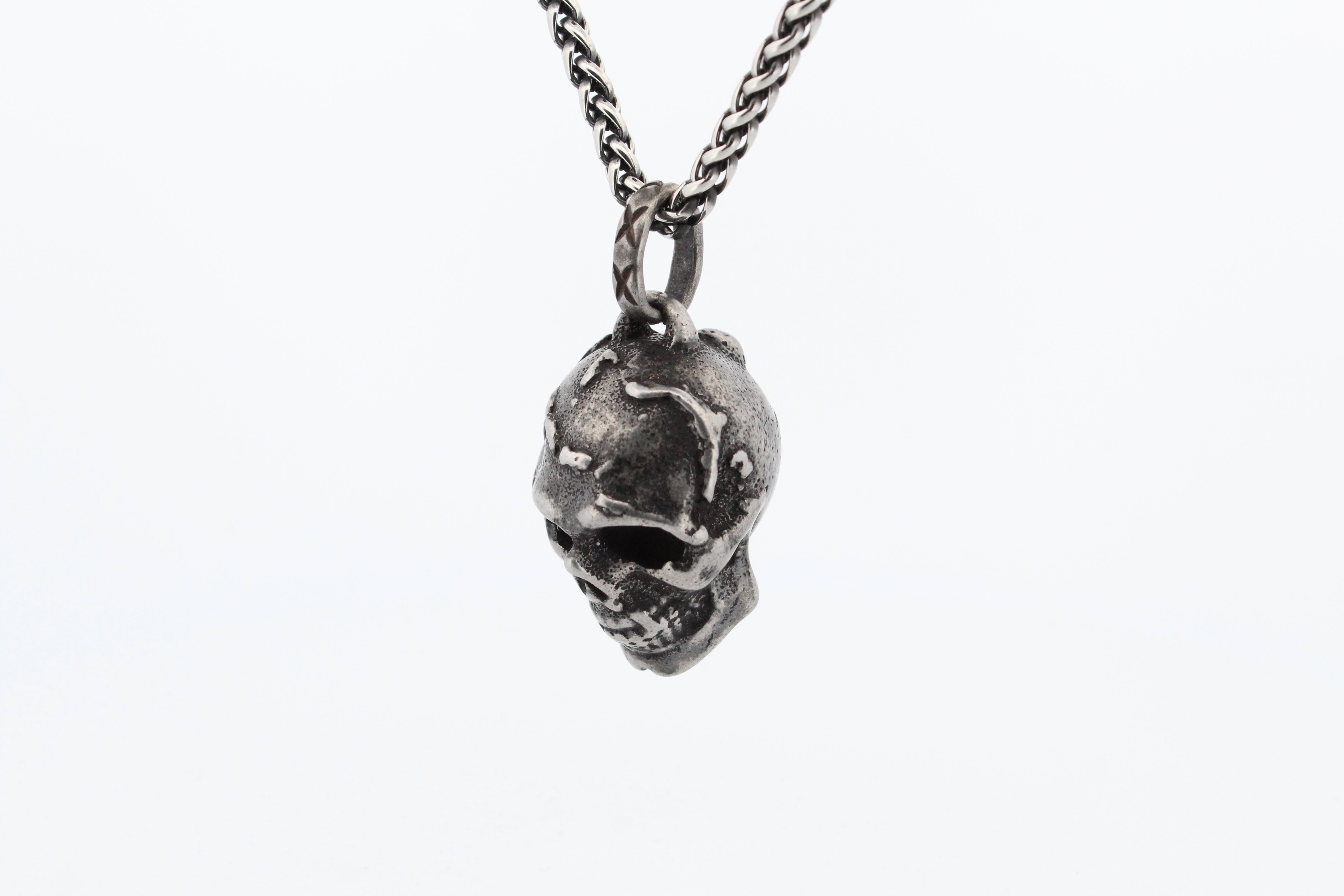 SKOLT PENDANT & CHAIN