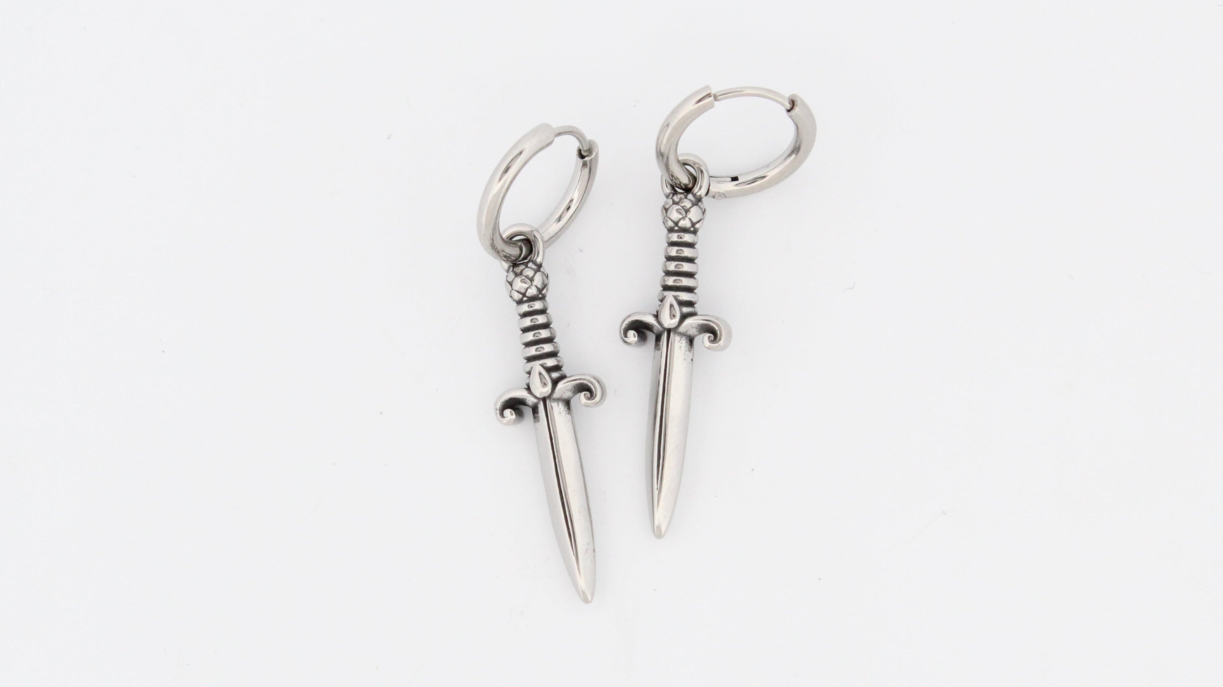 PUGIO HOOP EARRINGS