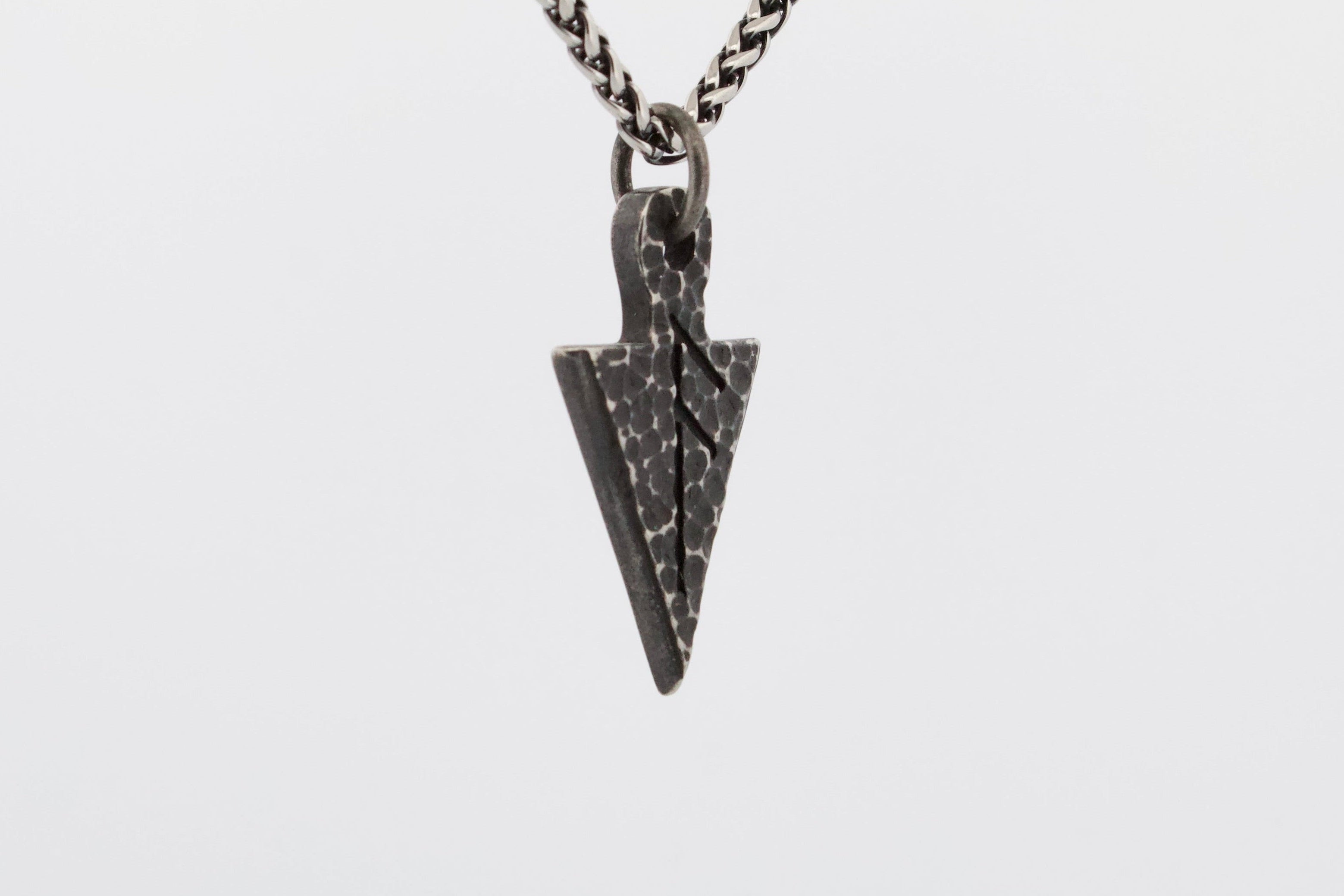 FEHU PENDANT & CHAIN