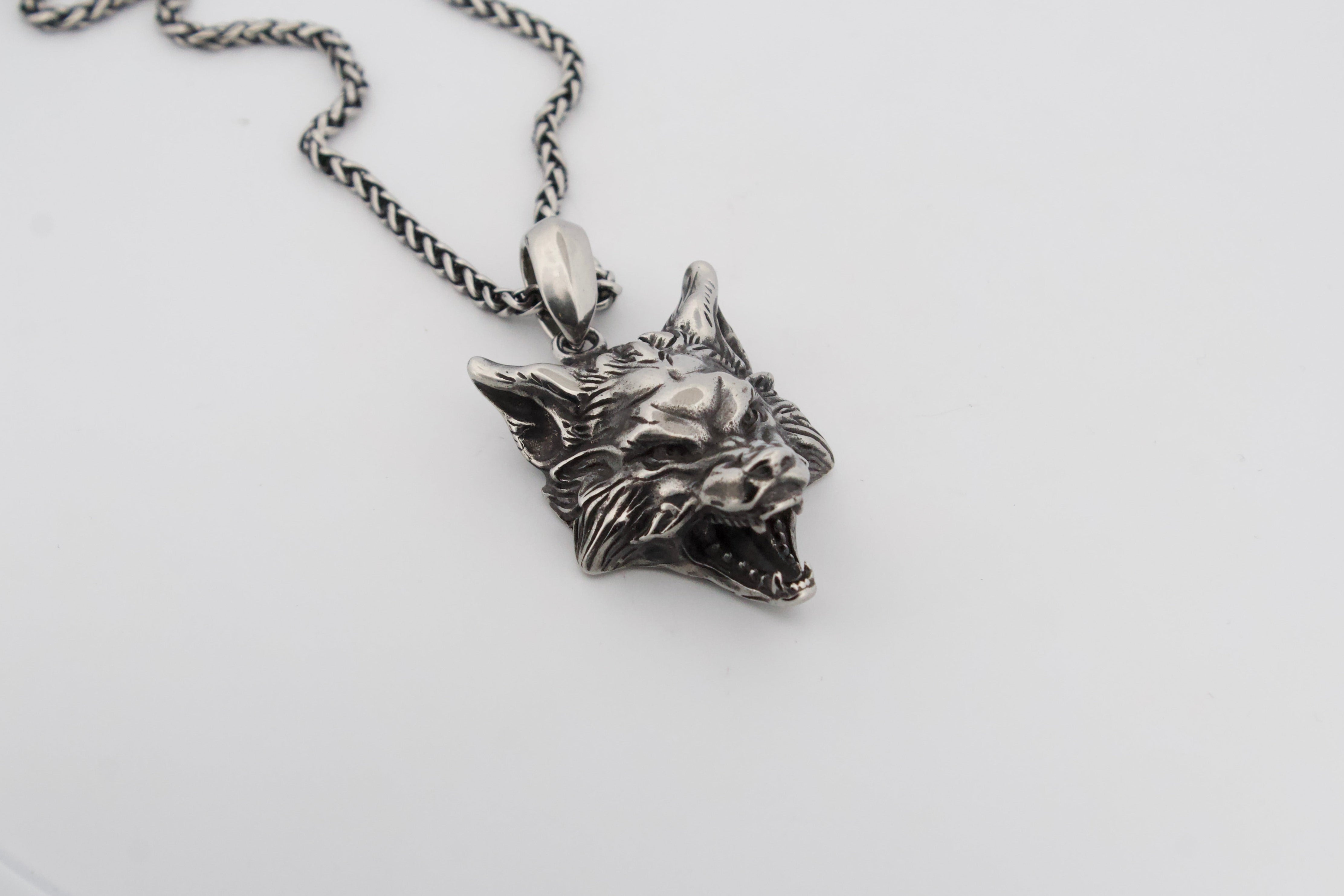 RAVAGE PENDANT & CHAIN