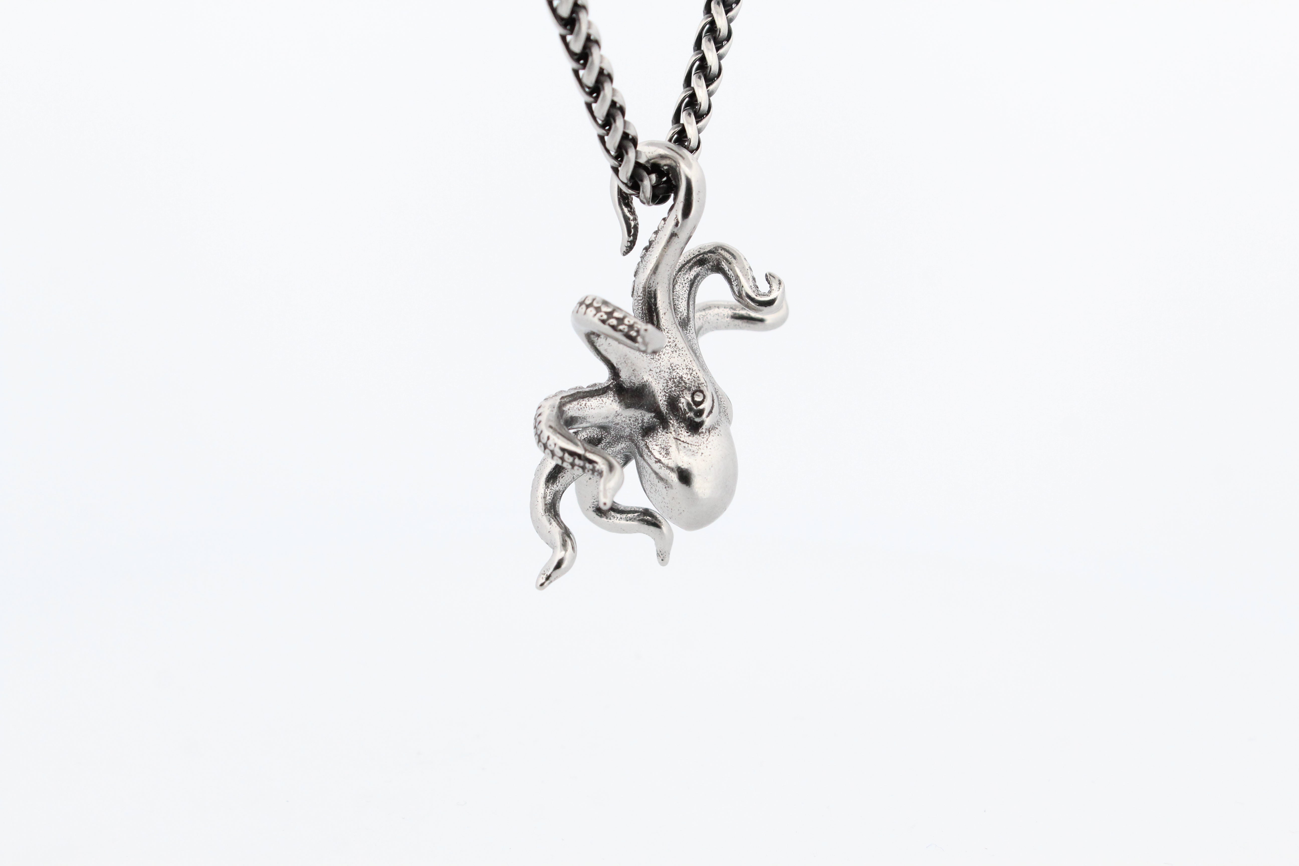 THE OCTOPUS PENDANT & CHAIN