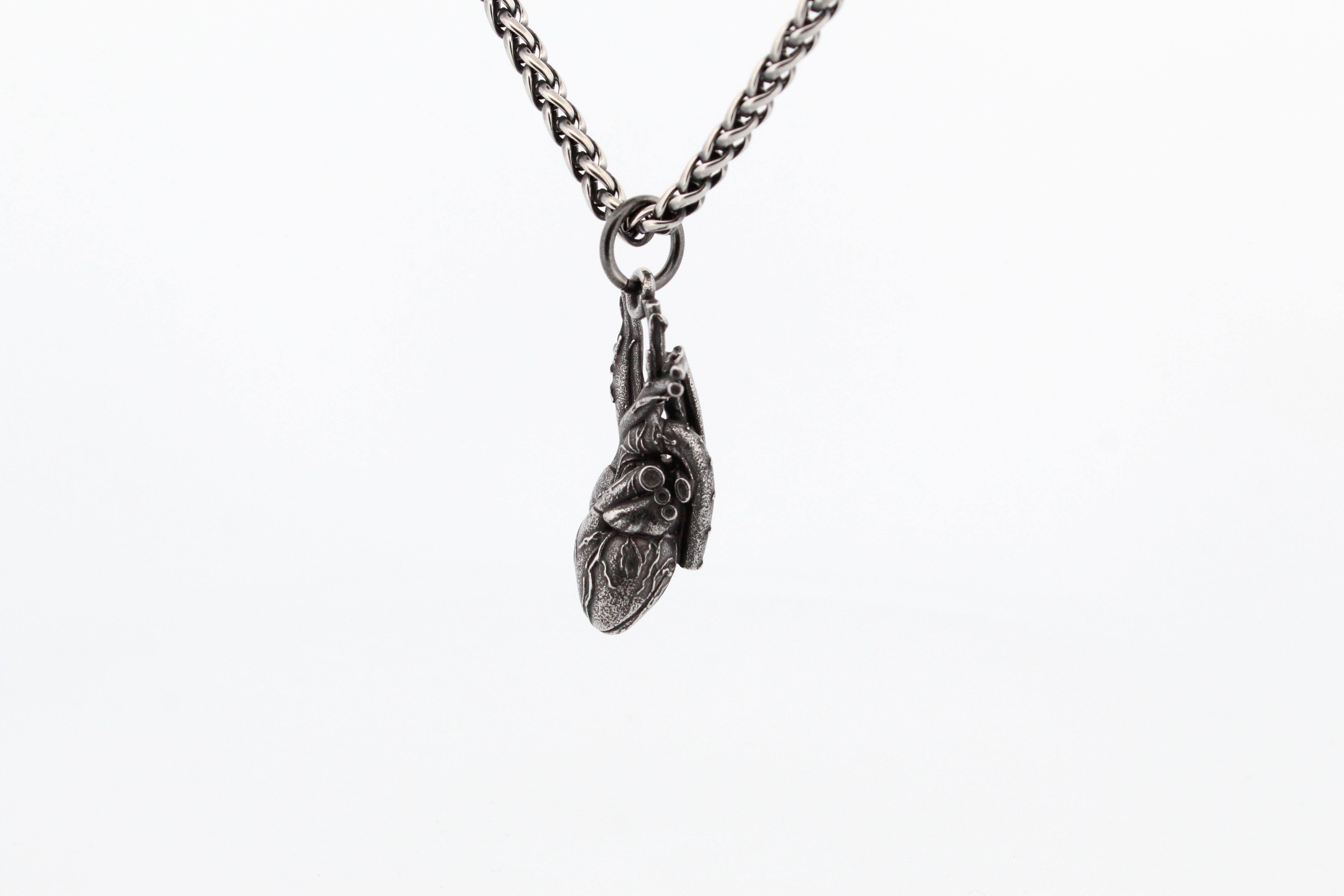 VINTAGE ANATOMICAL HEART PENDANT & CHAIN