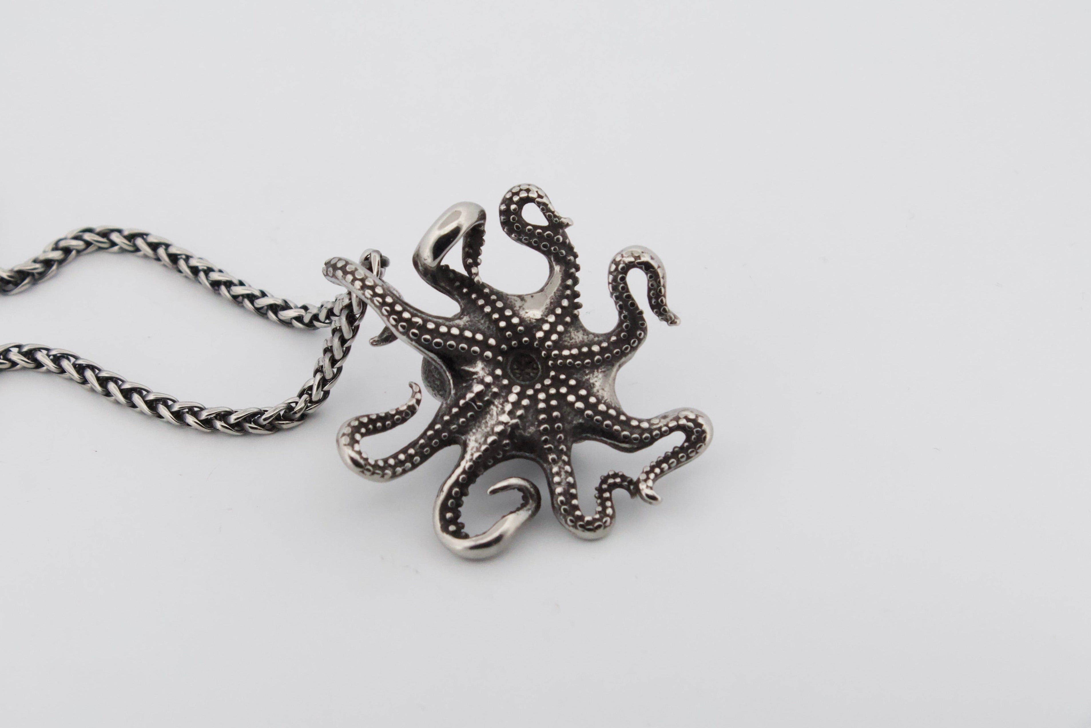 EVIL OCTOPUS PENDANT & CHAIN
