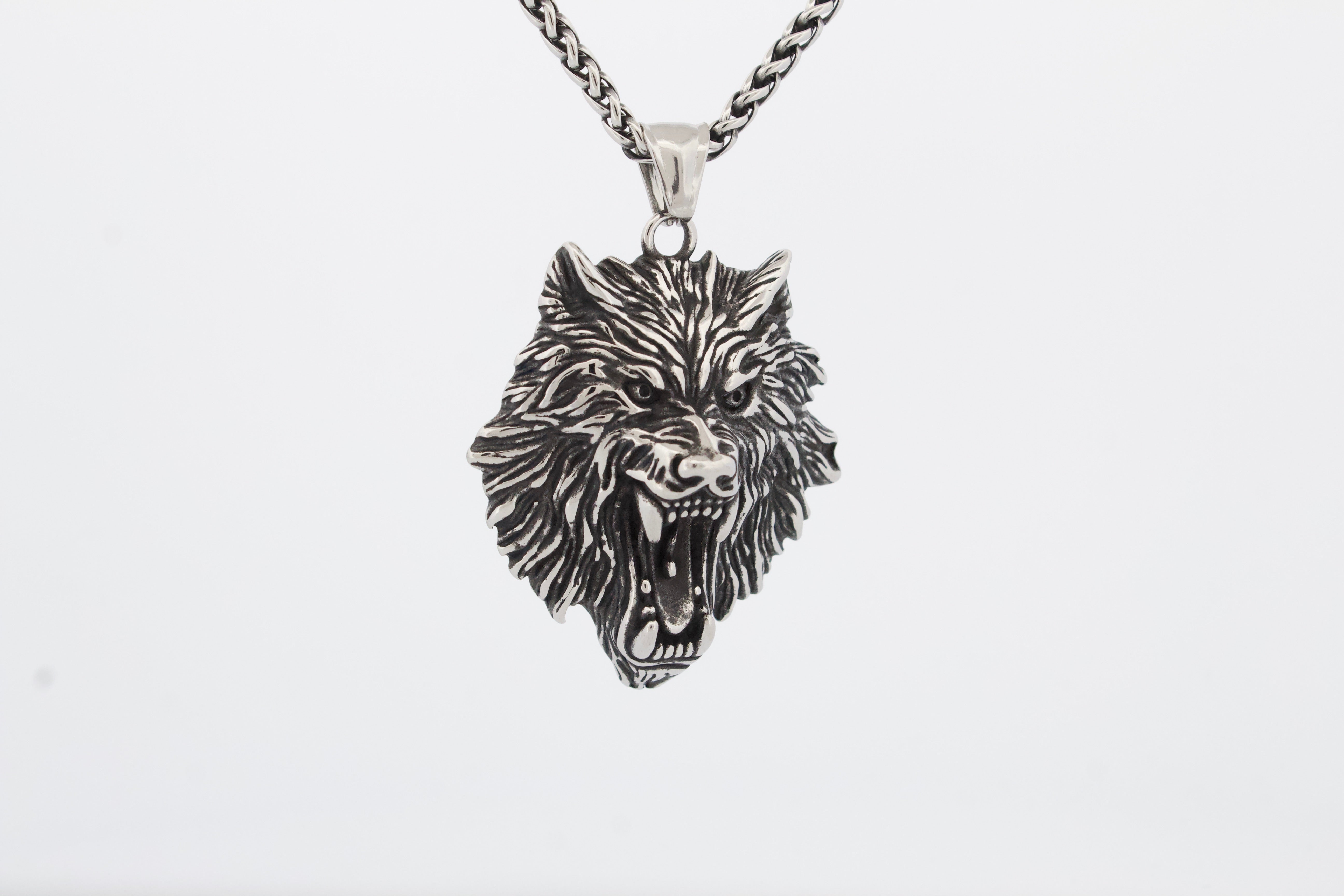 HOWL OF WAR PENDANT & CHAIN