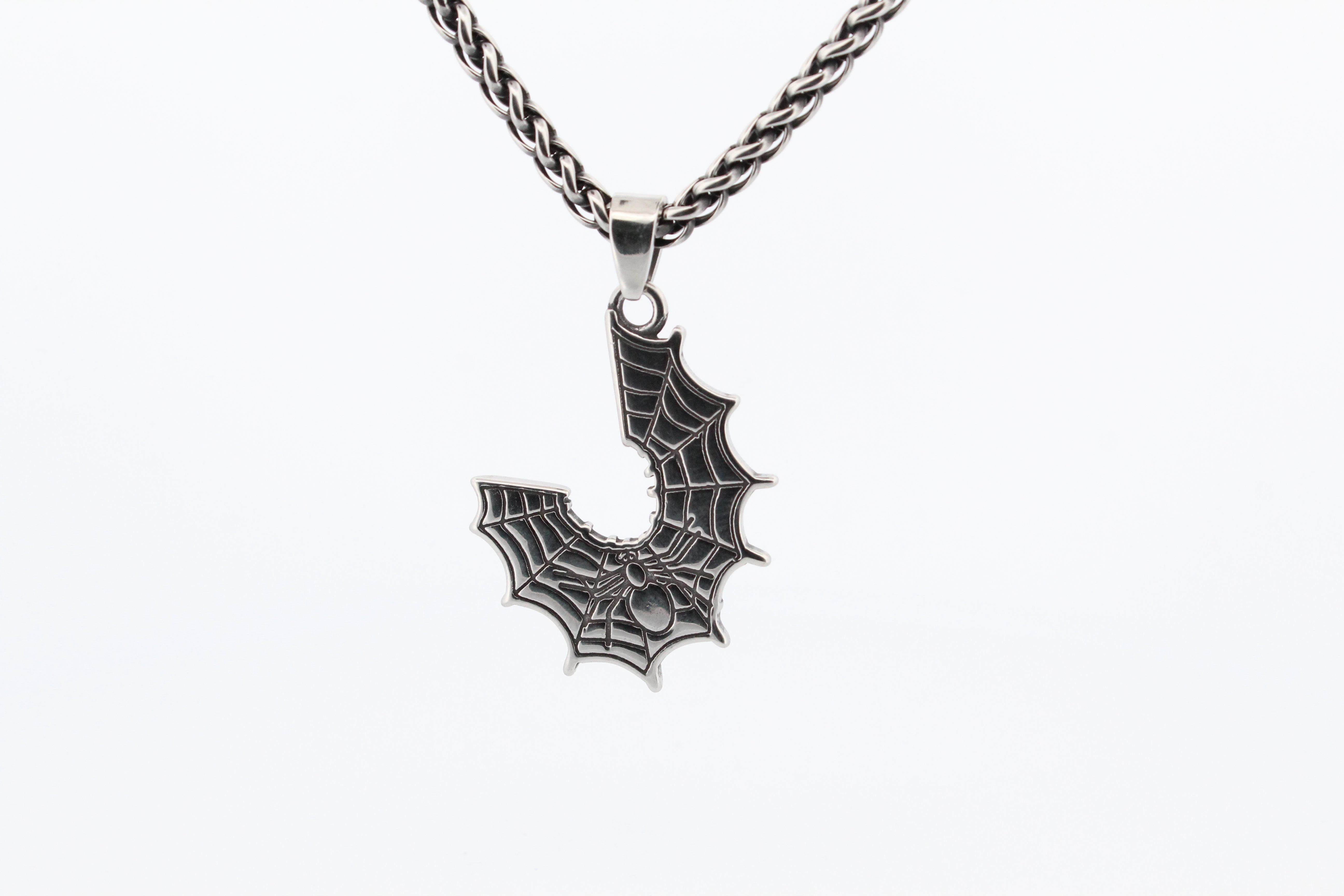 ANANSI WEB PENDANT & CHAIN