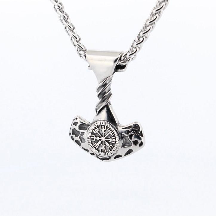 ADVENTURER PENDANT & CHAIN