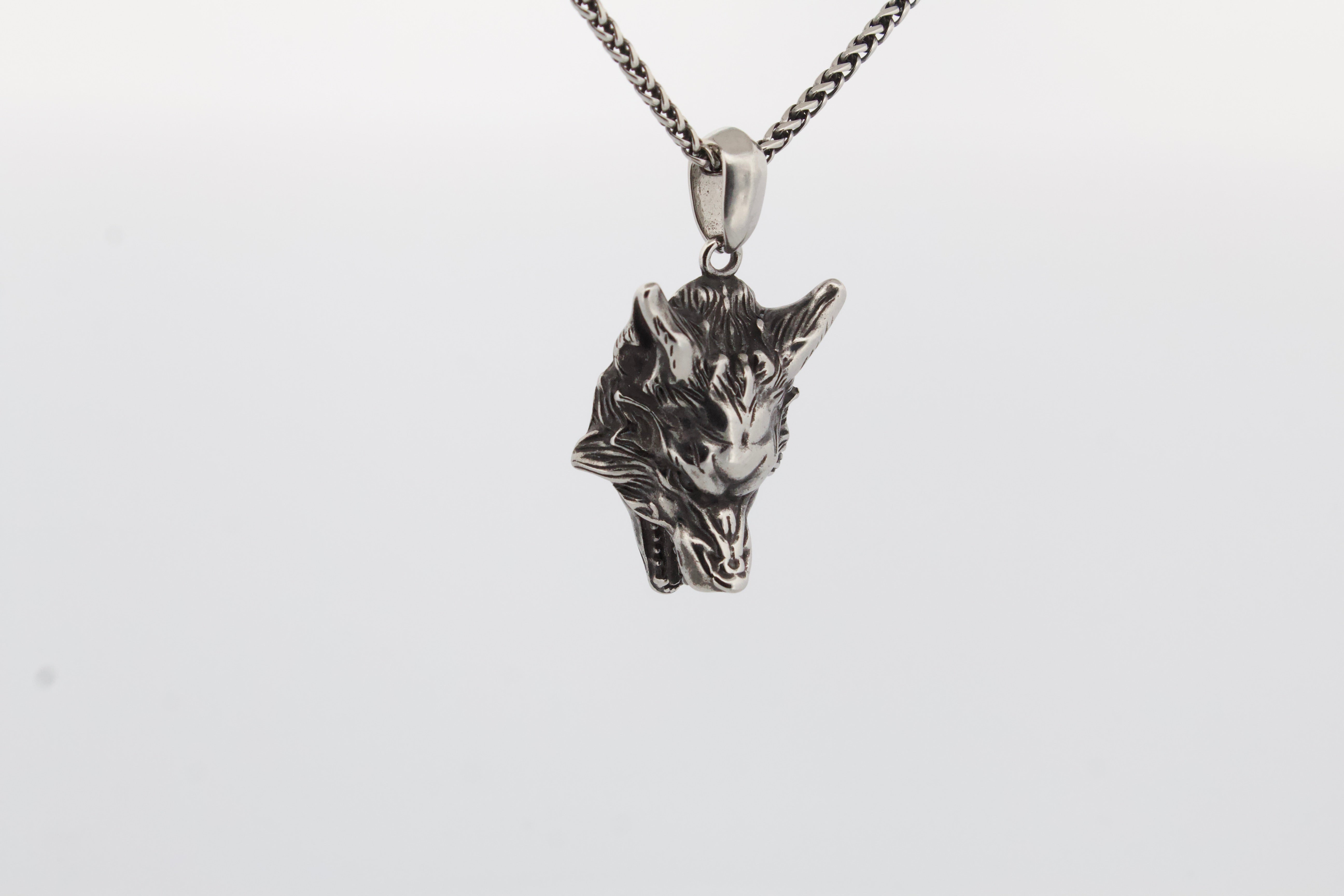RAVAGE PENDANT & CHAIN