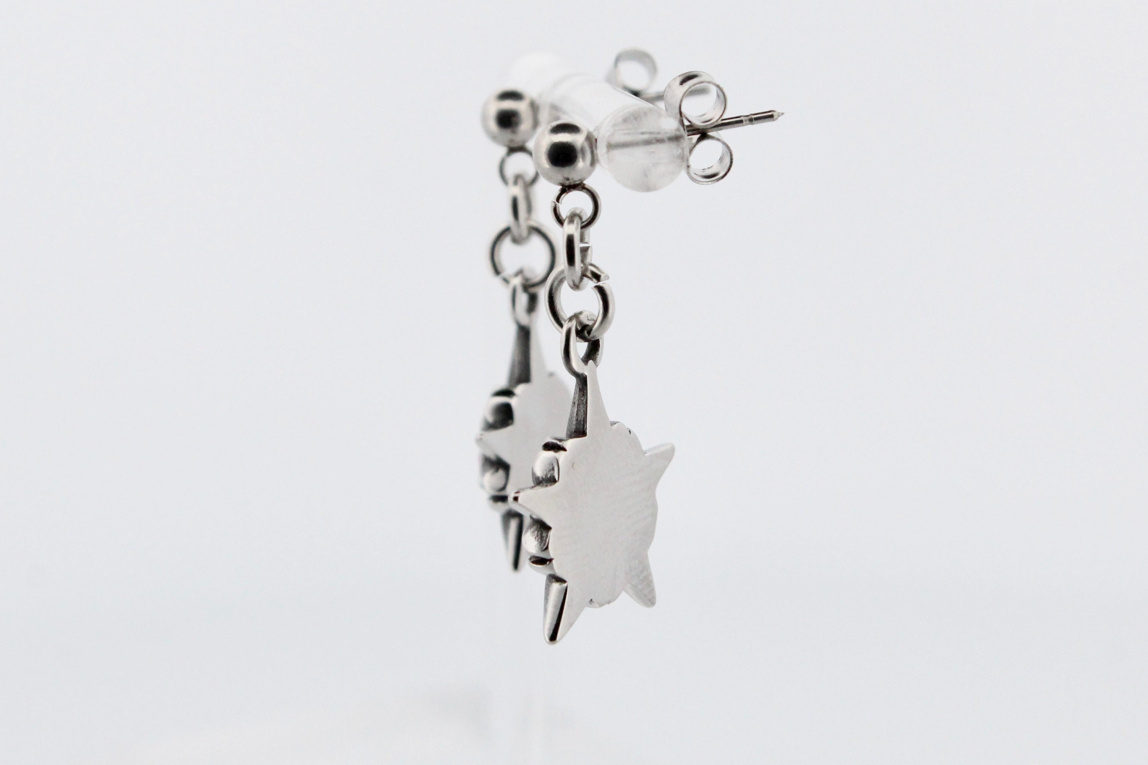 RED STAR STUD EARRINGS