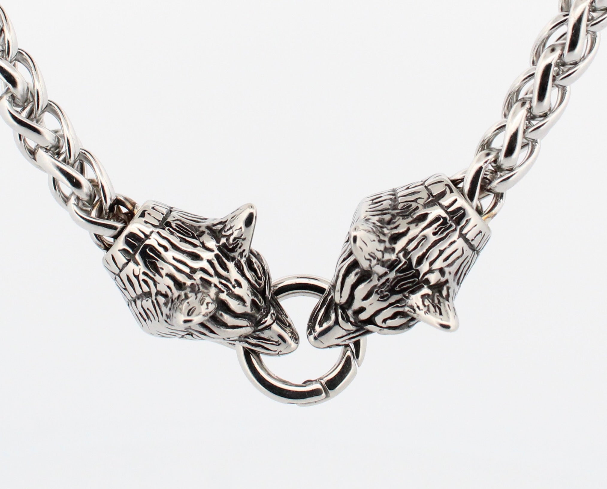 DOUBLE WOLF HEAD ROPE CHAIN
