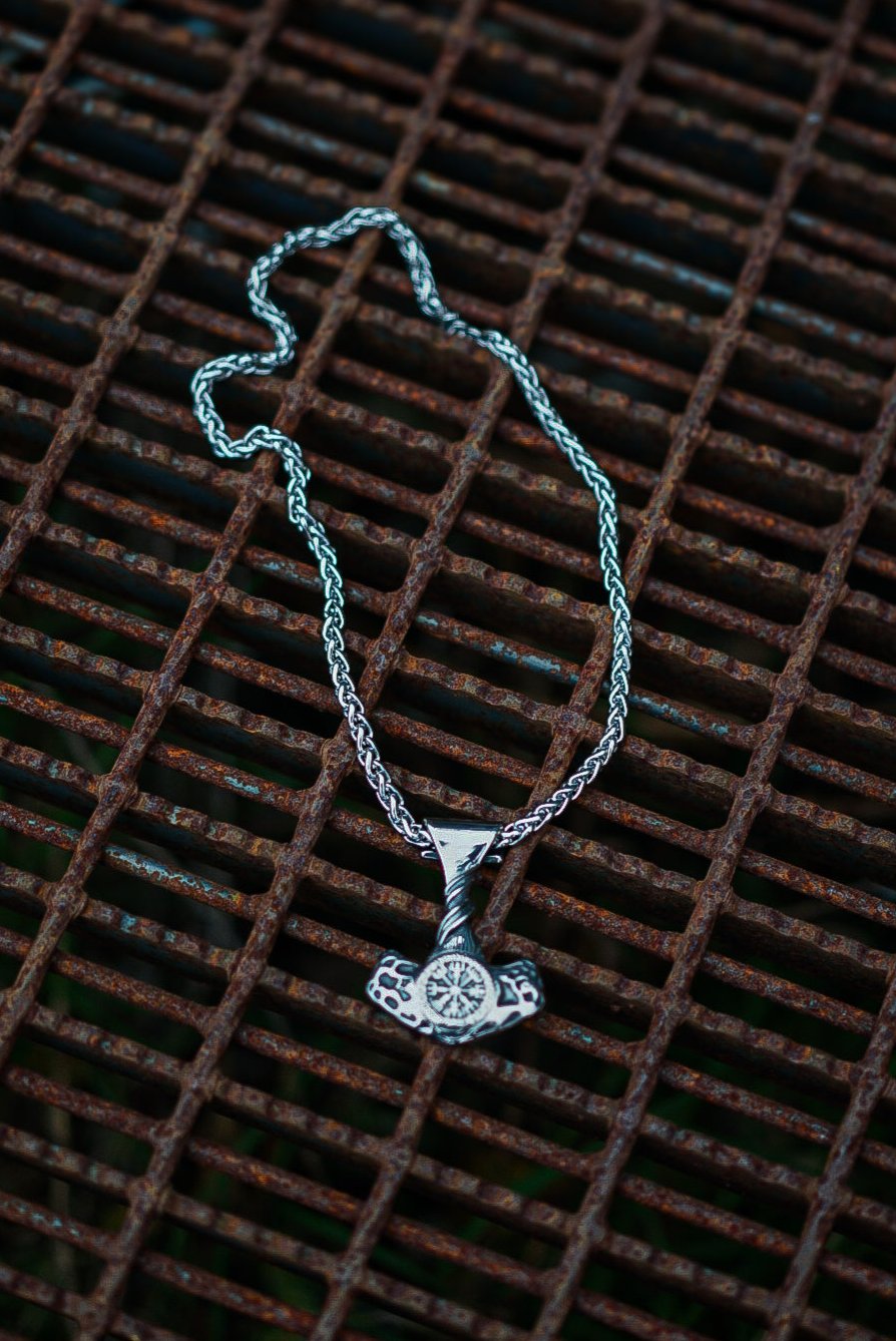 ADVENTURER PENDANT & CHAIN