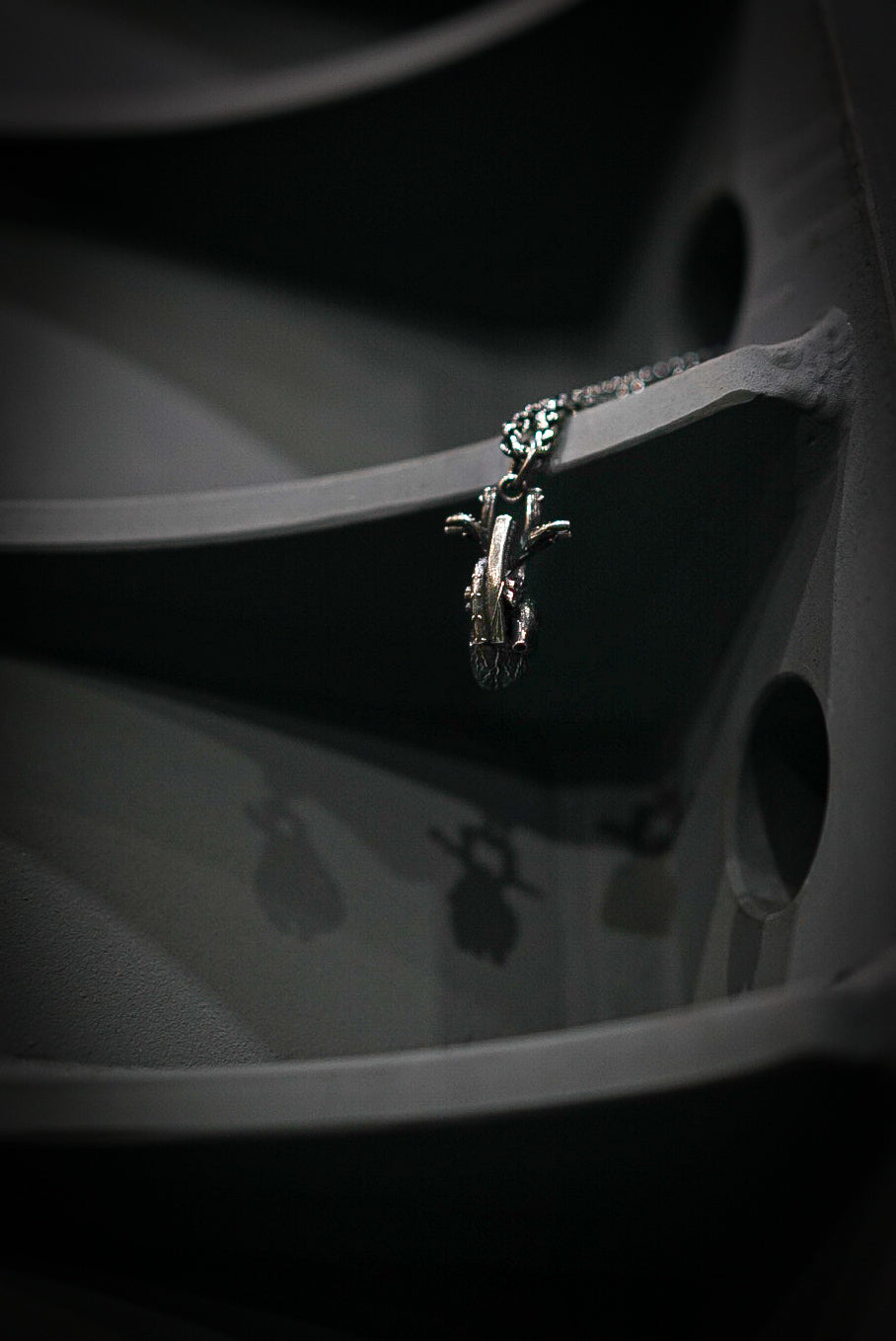 VINTAGE ANATOMICAL HEART PENDANT & CHAIN