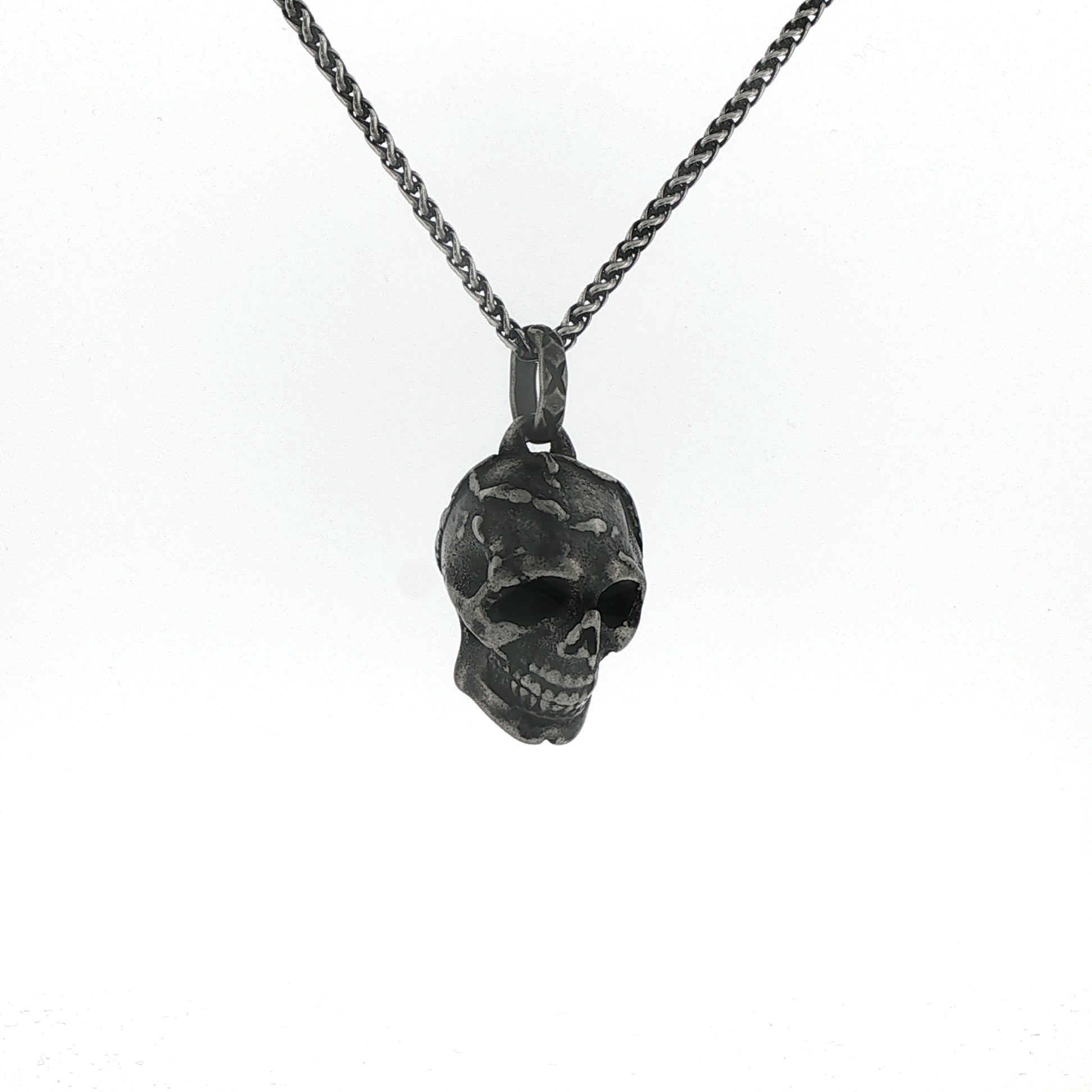 SKOLT PENDANT & CHAIN